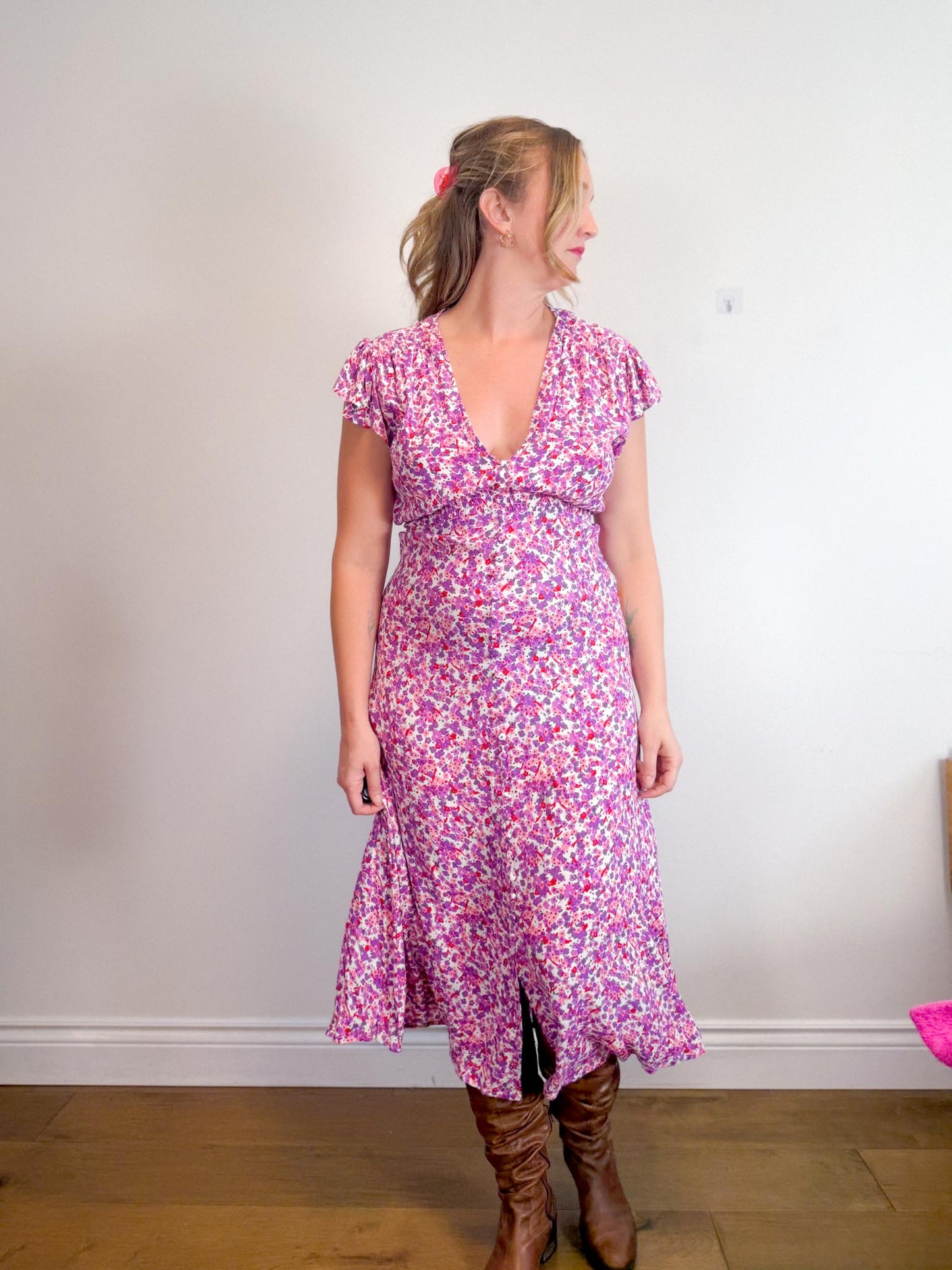 Faithful the Brand "Bellavista Midi Dress in Pink/Purple Floral" (Size L)