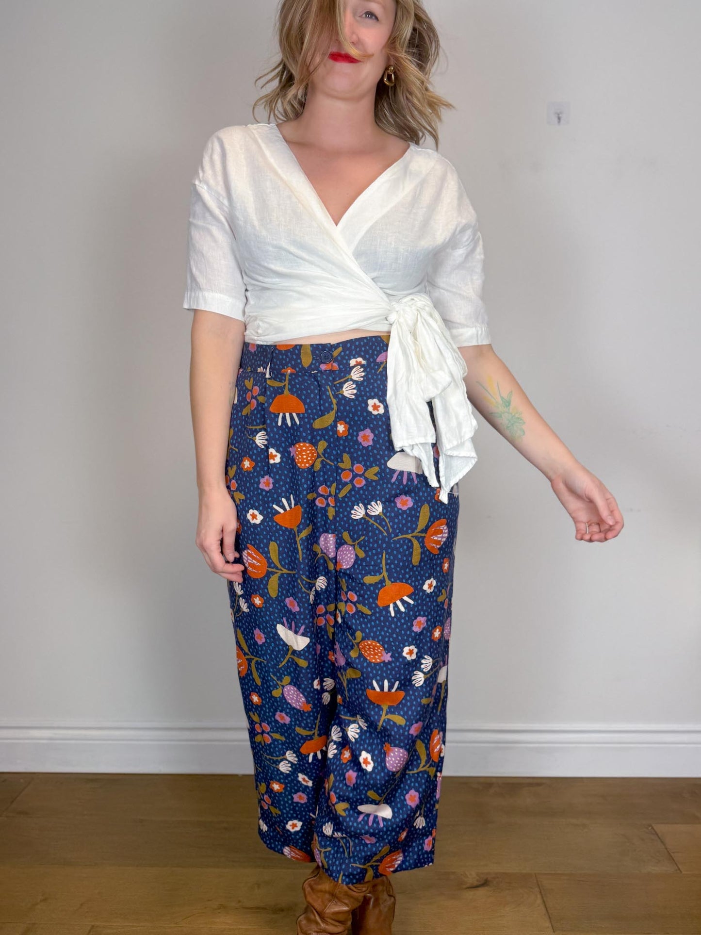 Simons Contemporaine Linen Wrap Top in White (Size M)