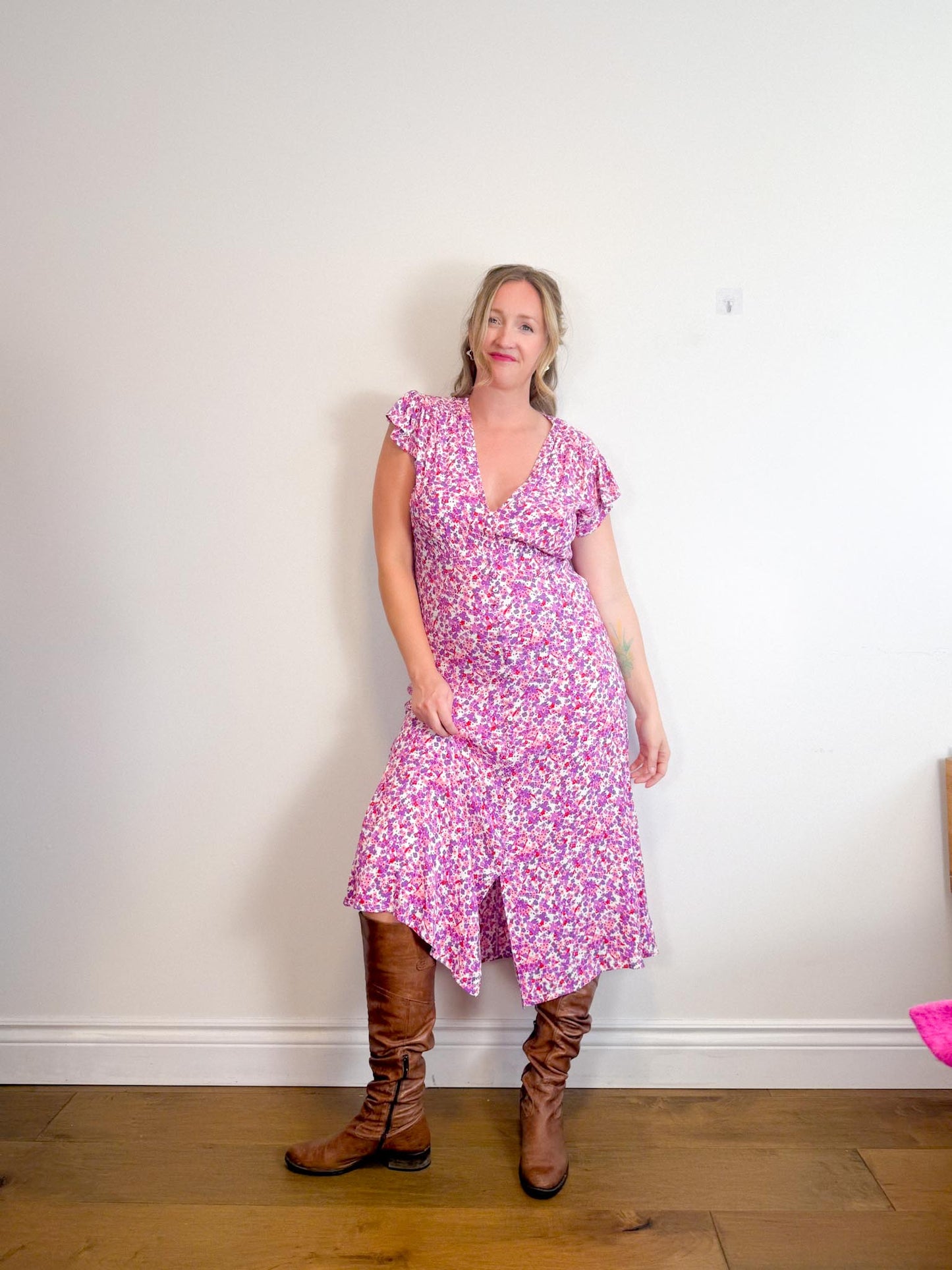 Faithful the Brand "Bellavista Midi Dress in Pink/Purple Floral" (Size L)
