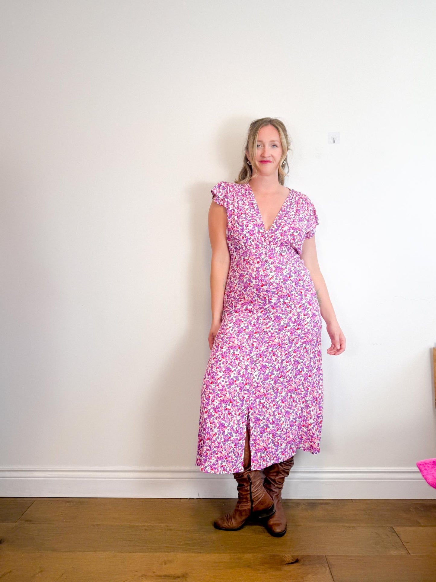 Faithful the Brand "Bellavista Midi Dress in Pink/Purple Floral" (Size L)