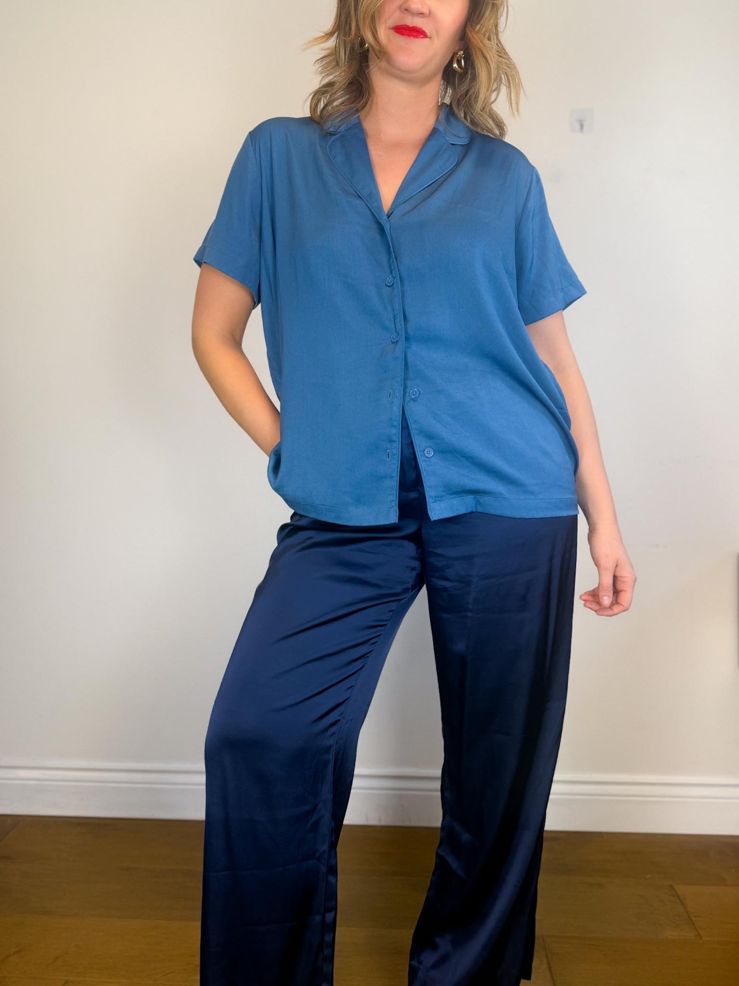 Banana Republic Satin Short Sleeve Top in Blue (Size XL)