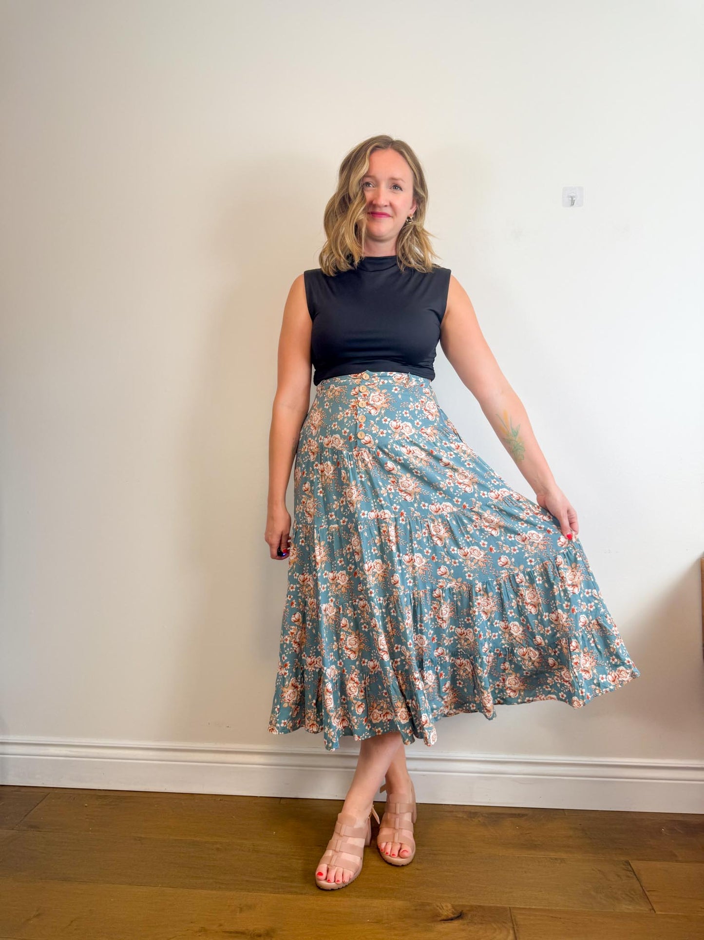 Listicle Floral Midi Skirt (Size M)