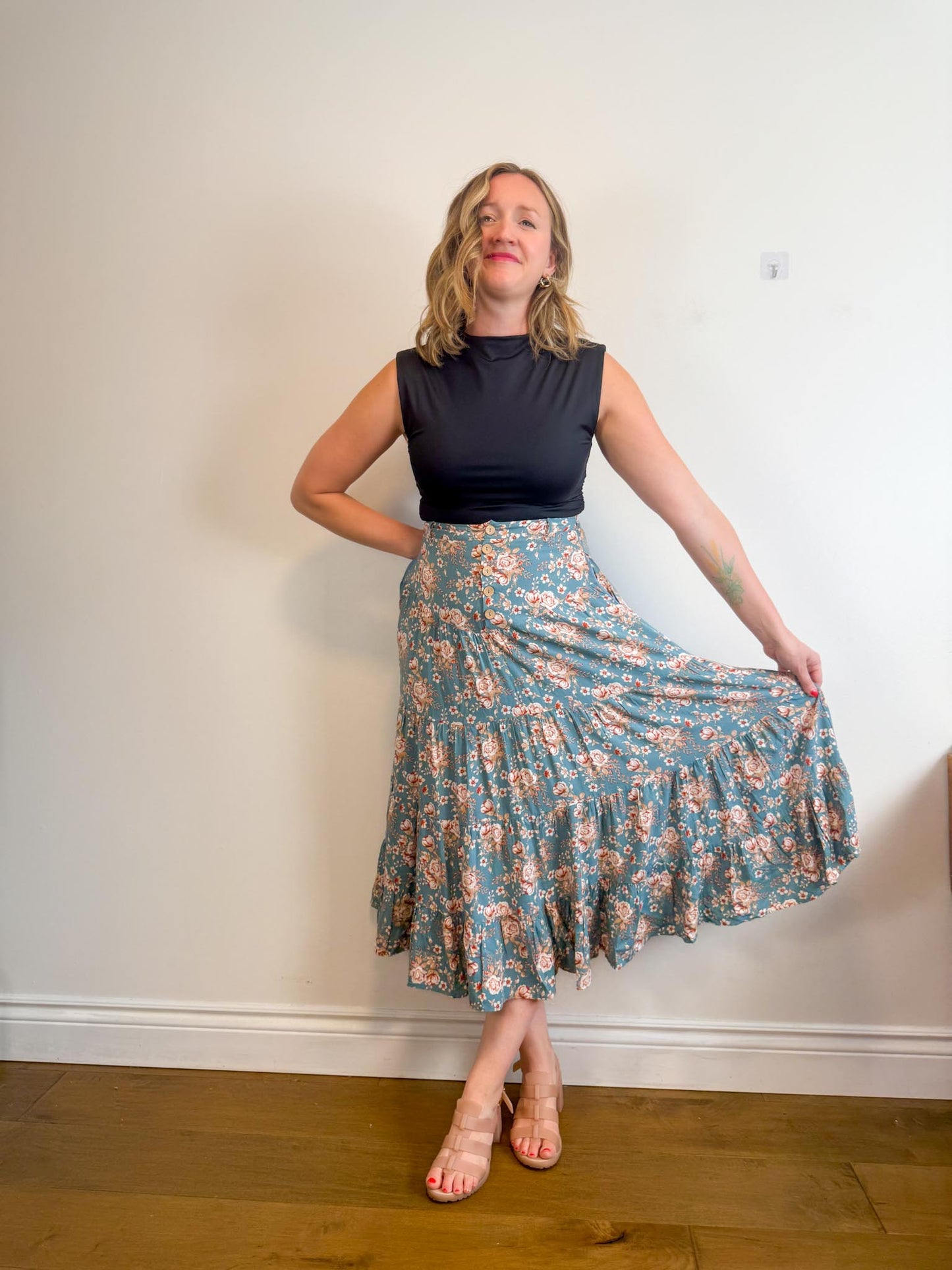 Listicle Floral Midi Skirt (Size M)