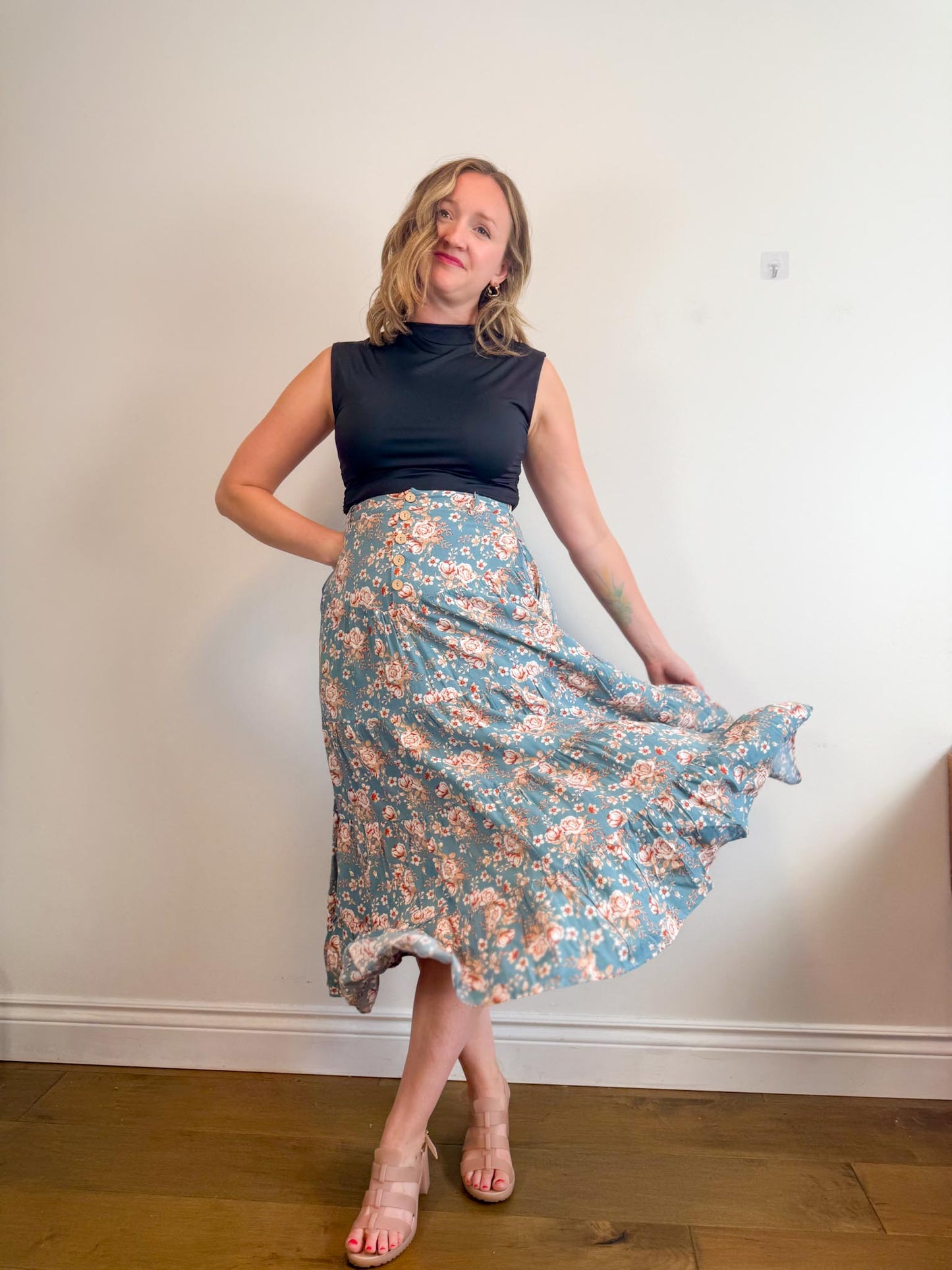 Listicle Floral Midi Skirt (Size M)