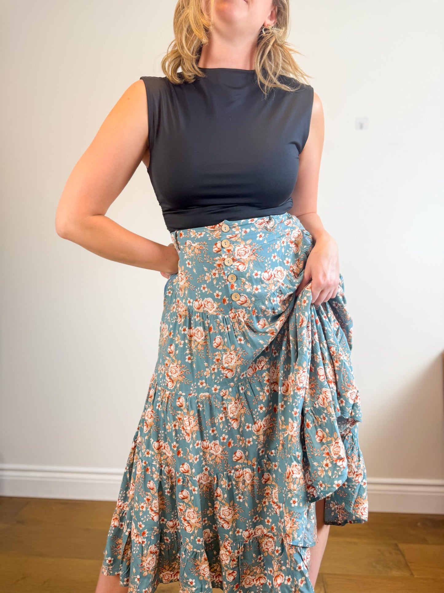 Listicle Floral Midi Skirt (Size M)