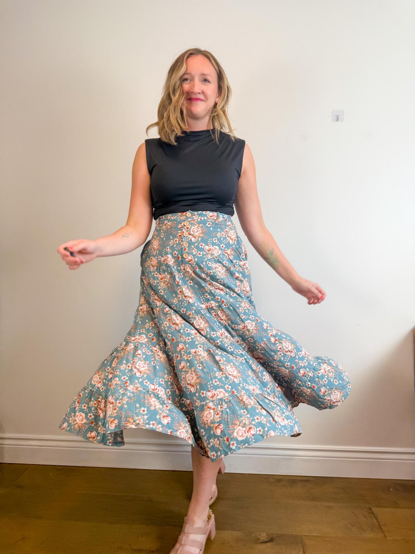 Listicle Floral Midi Skirt (Size M)