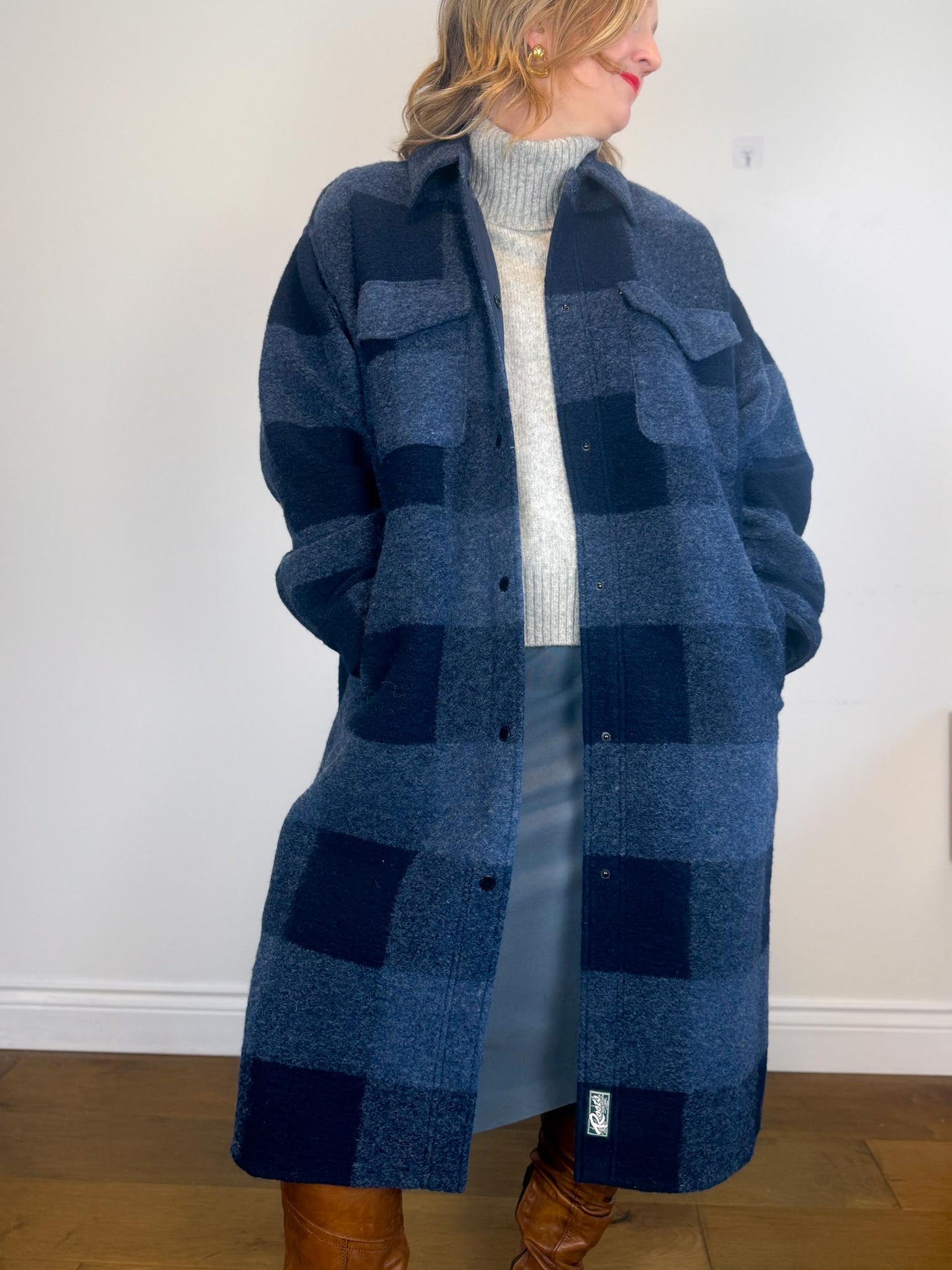 Roots "The Park Plaid Seymour Long Wool Coat in Navy" (Size XL)