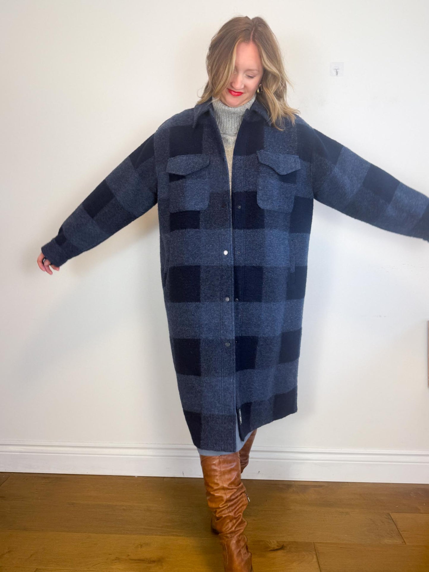 Roots "The Park Plaid Seymour Long Wool Coat in Navy" (Size XL)