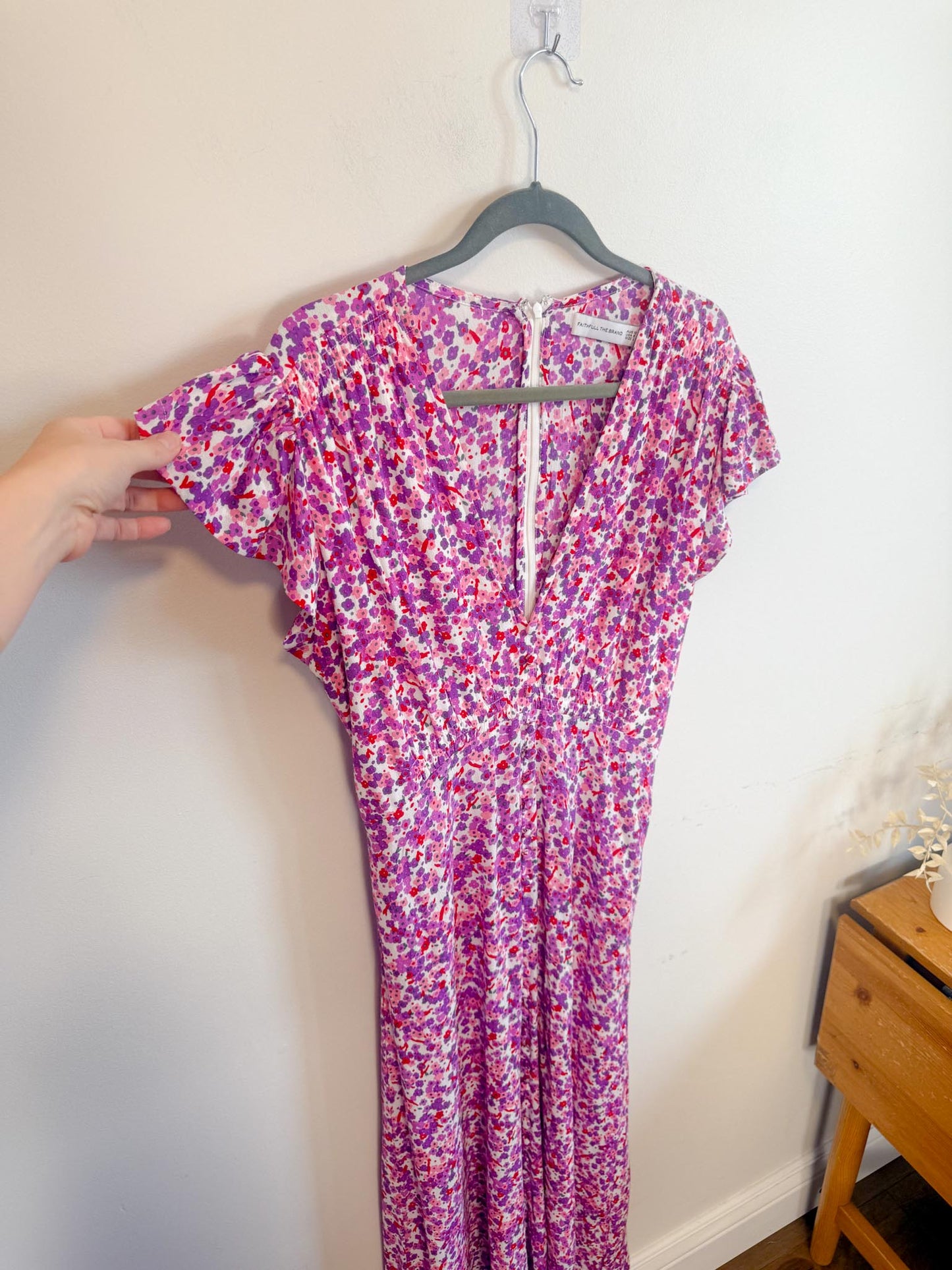 Faithful the Brand "Bellavista Midi Dress in Pink/Purple Floral" (Size L)