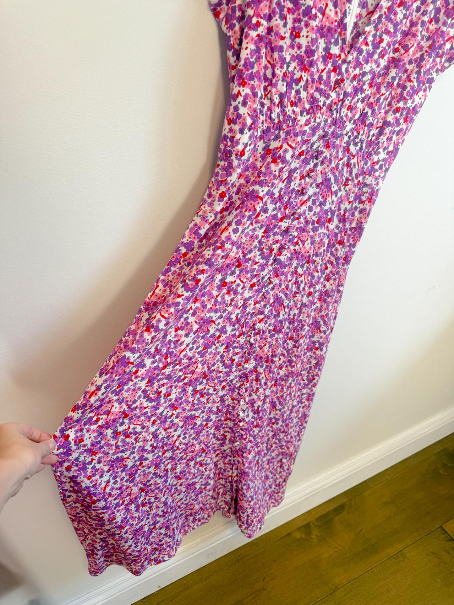 Faithful the Brand "Bellavista Midi Dress in Pink/Purple Floral" (Size L)