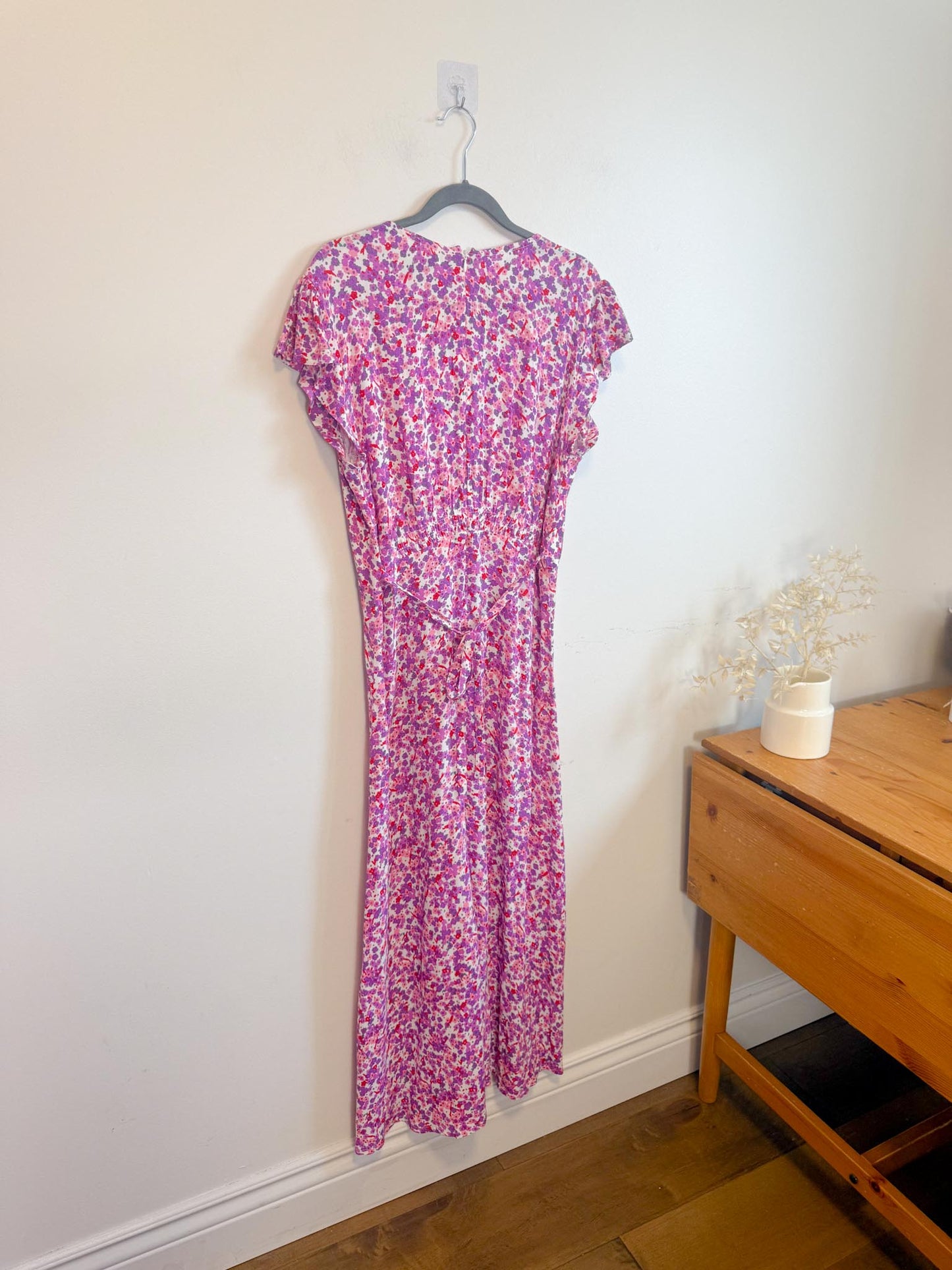 Faithful the Brand "Bellavista Midi Dress in Pink/Purple Floral" (Size L)