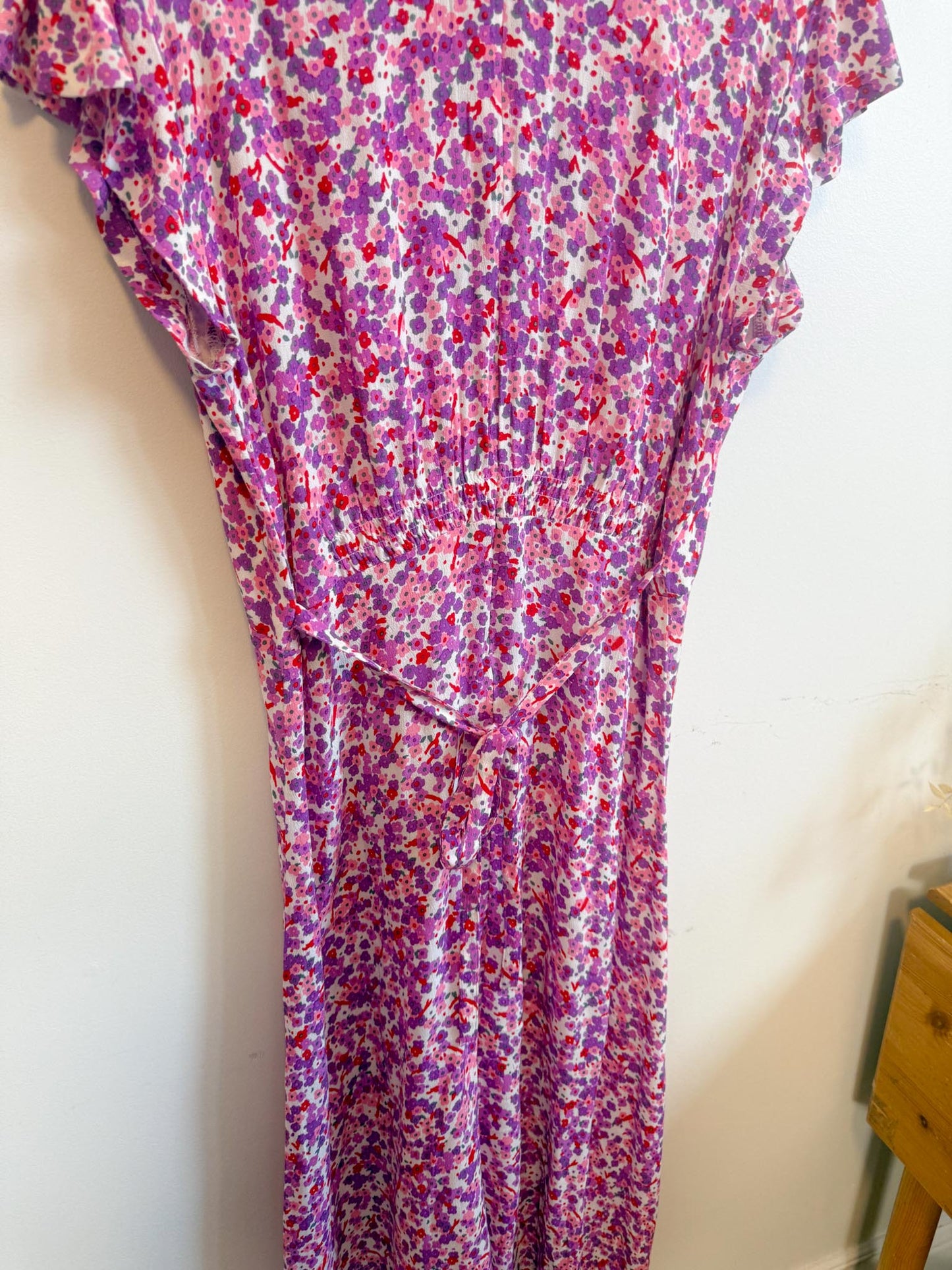 Faithful the Brand "Bellavista Midi Dress in Pink/Purple Floral" (Size L)
