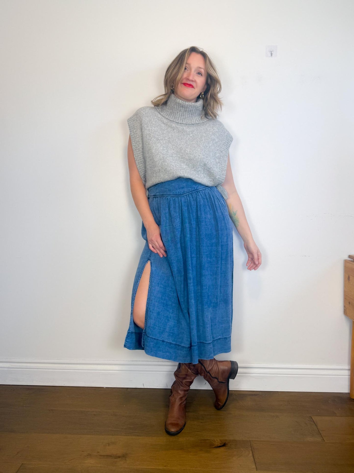 Wilfred "Gabrielle Linen Midi Skirt in Blue" (Size L)