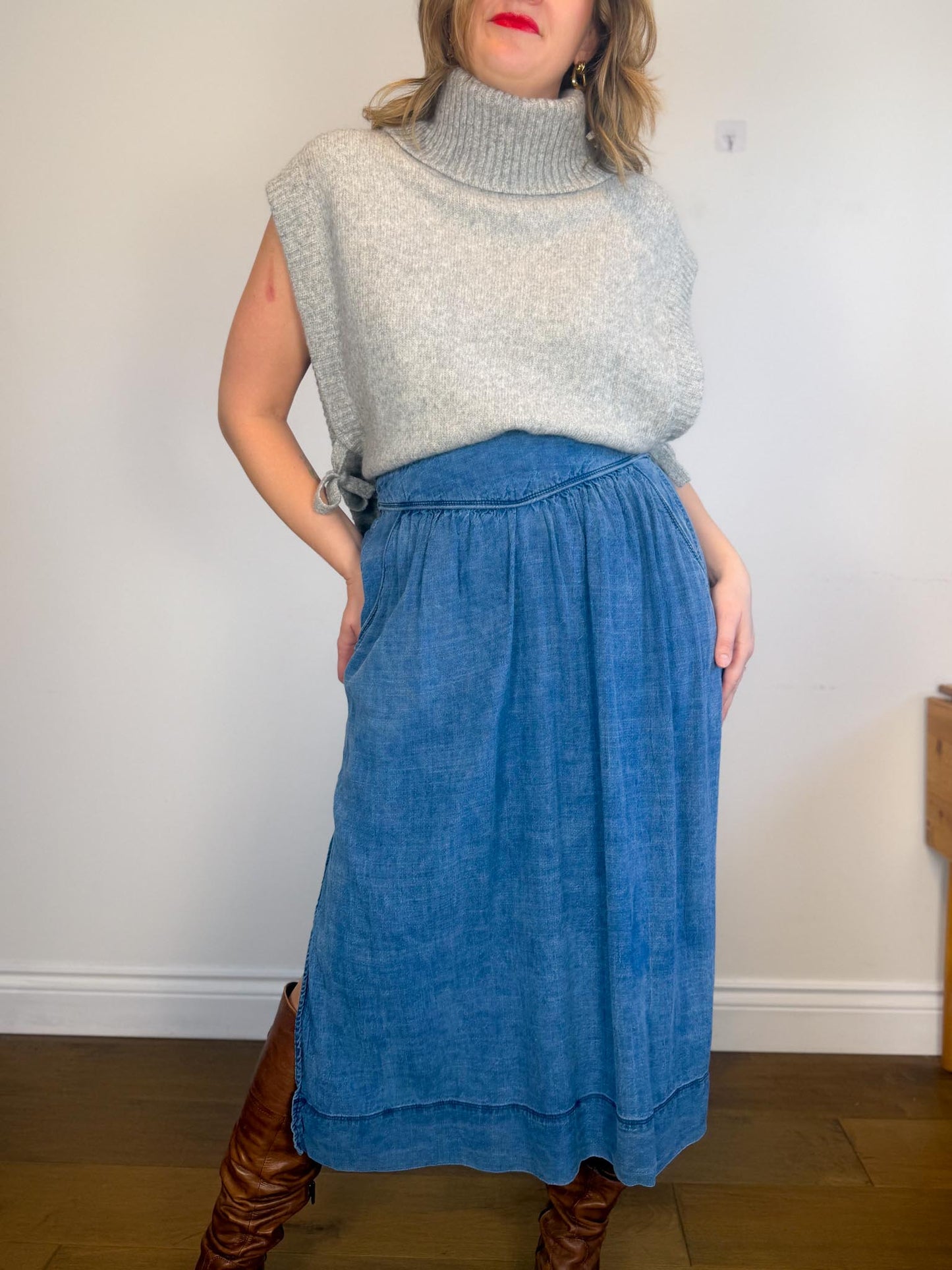 Wilfred "Gabrielle Linen Midi Skirt in Blue" (Size L)
