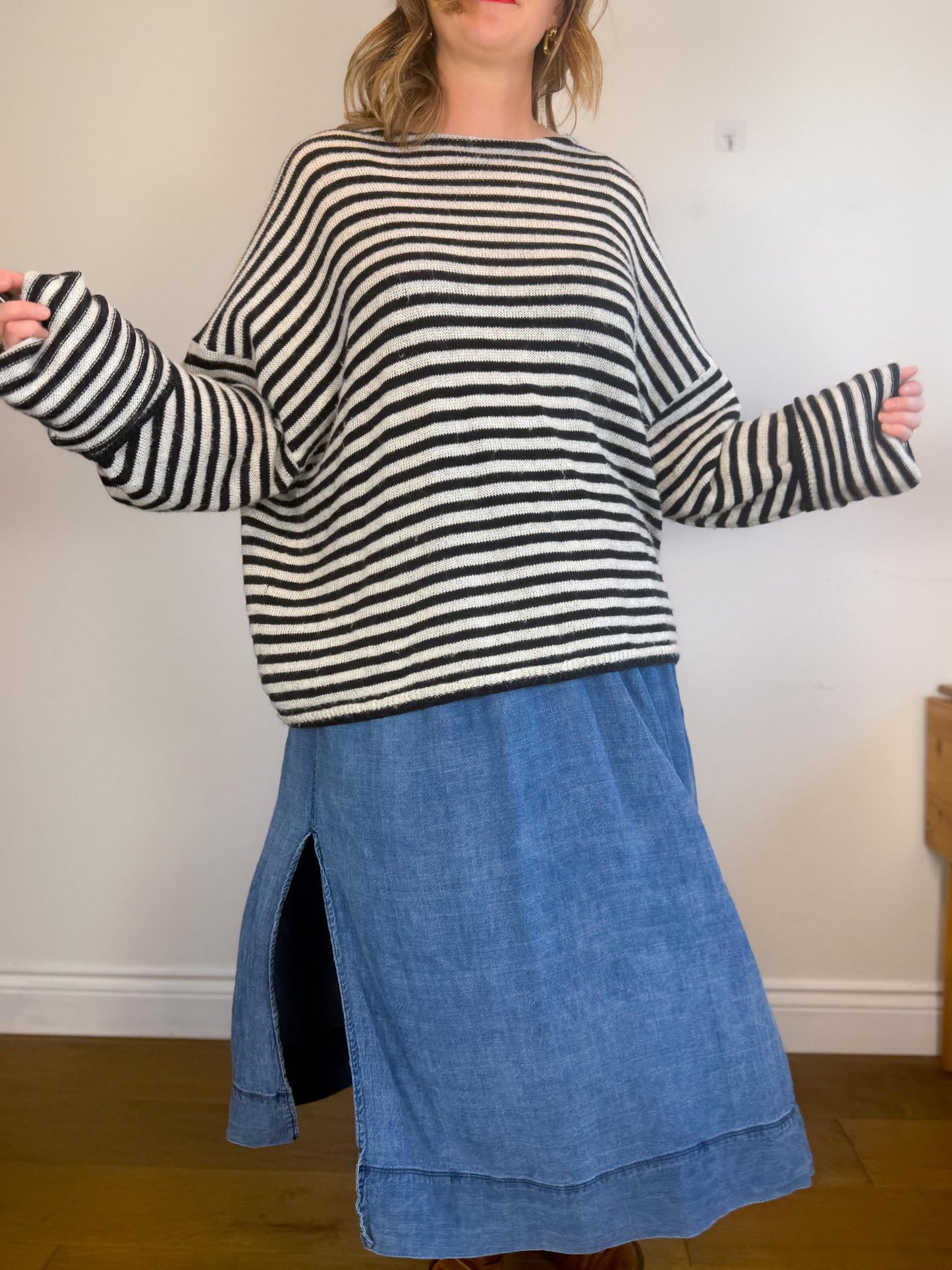 Wilfred "Gabrielle Linen Midi Skirt in Blue" (Size L)