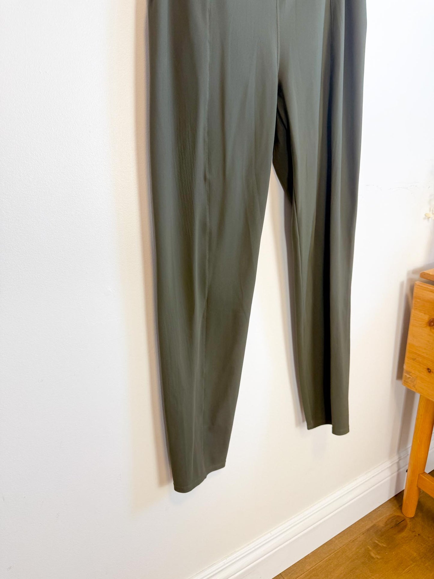 Lululemon Tights in Dark Green (Size 10)