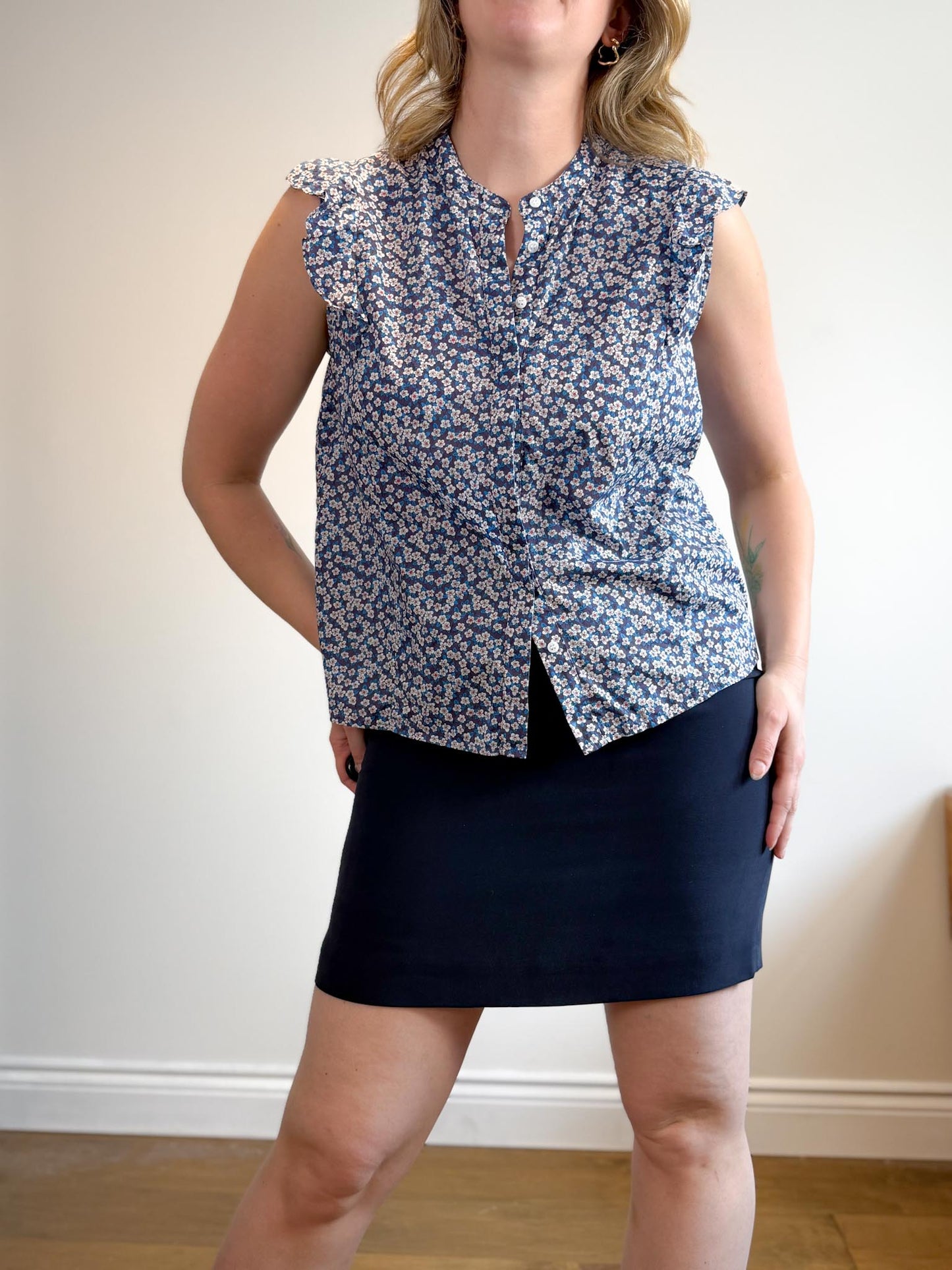 Judith & Charles Floral Sleeveless Ruffle Blouse (Size 12)