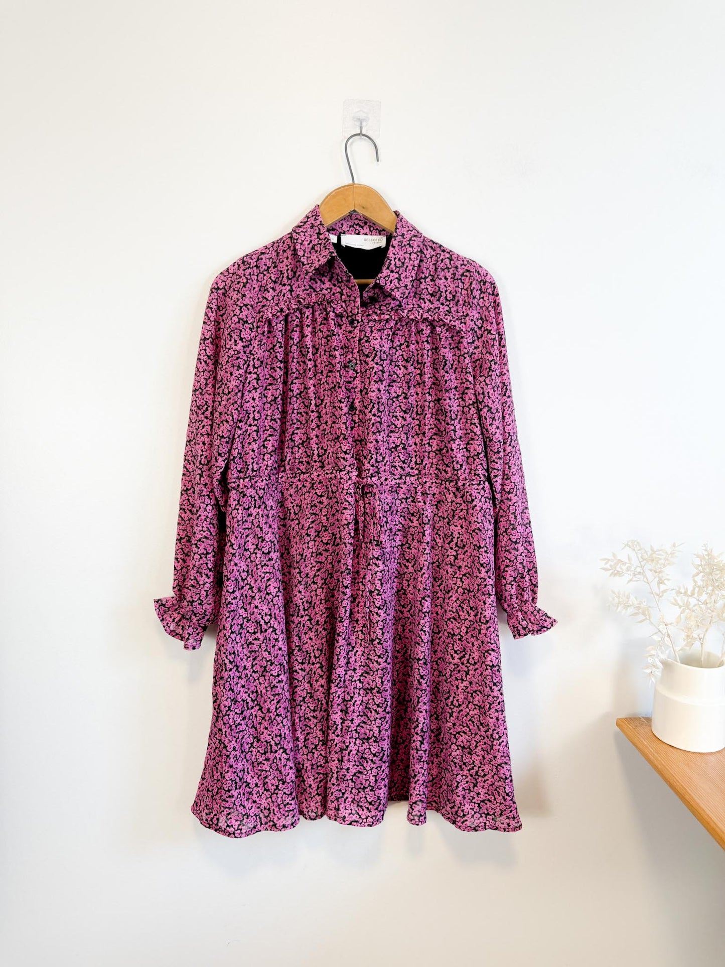 SELECTED FEMME "Curve Shirt Dress in Pink Floral" (Size M/L)
