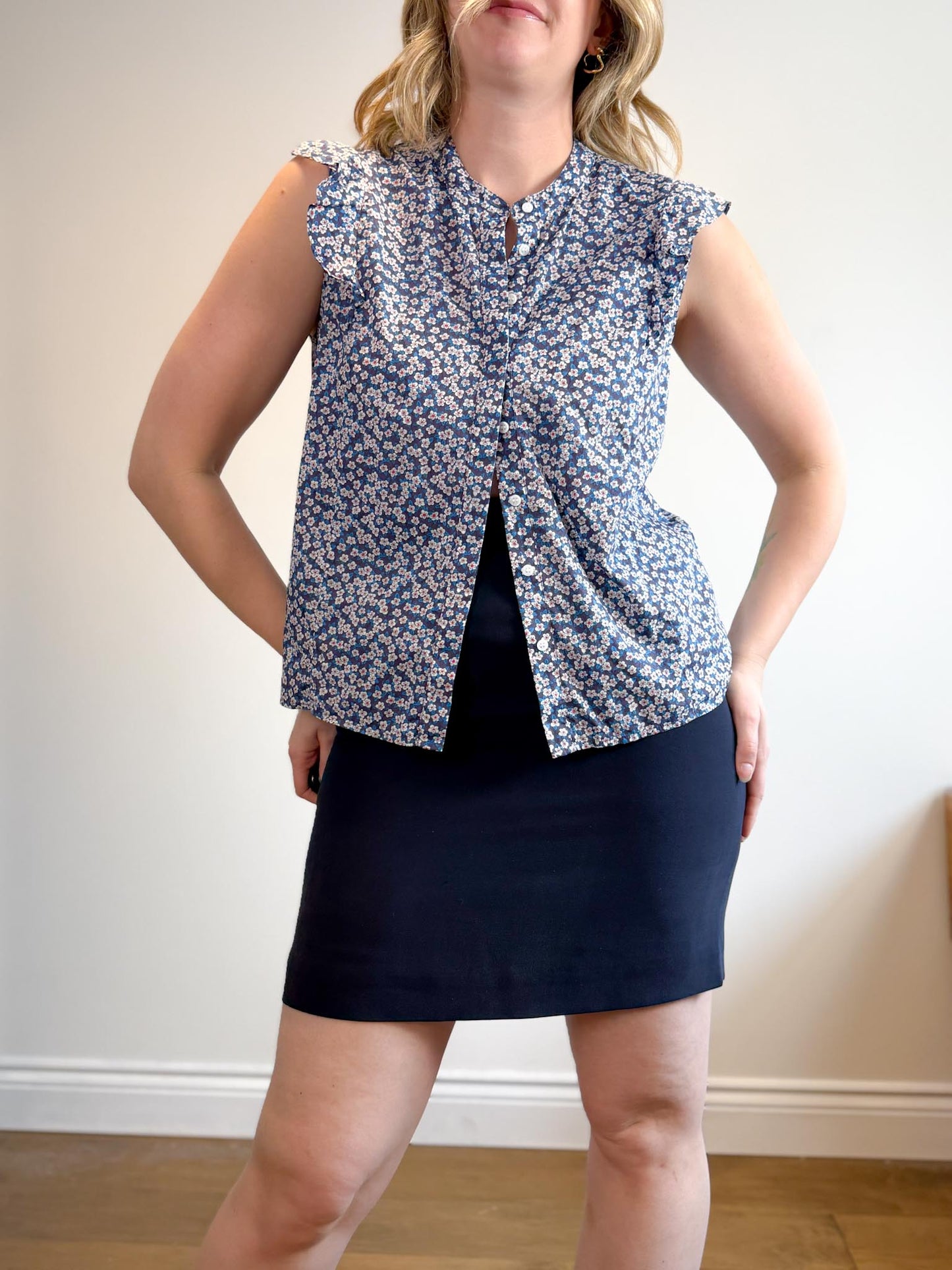 Judith & Charles Floral Sleeveless Ruffle Blouse (Size 12)