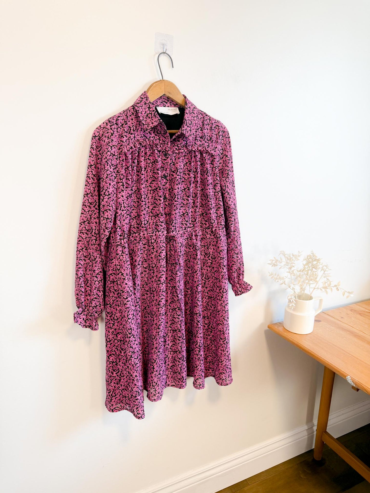 SELECTED FEMME "Curve Shirt Dress in Pink Floral" (Size M/L)