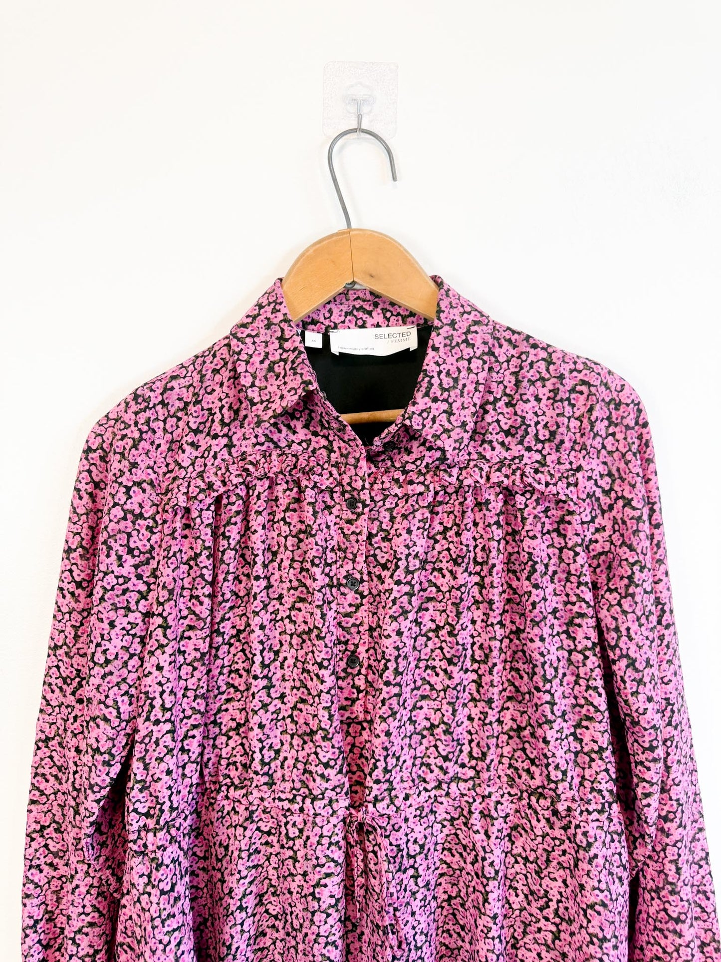 SELECTED FEMME "Curve Shirt Dress in Pink Floral" (Size M/L)