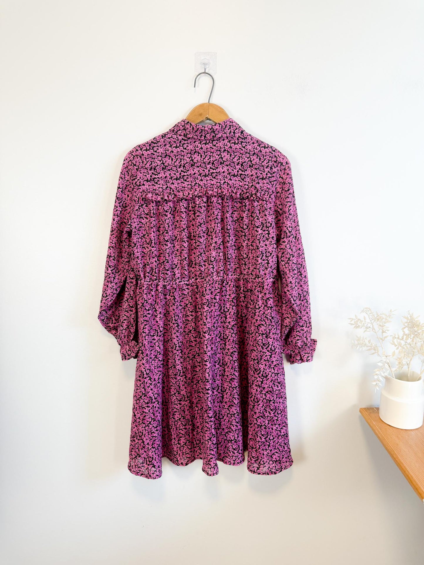 SELECTED FEMME "Curve Shirt Dress in Pink Floral" (Size M/L)