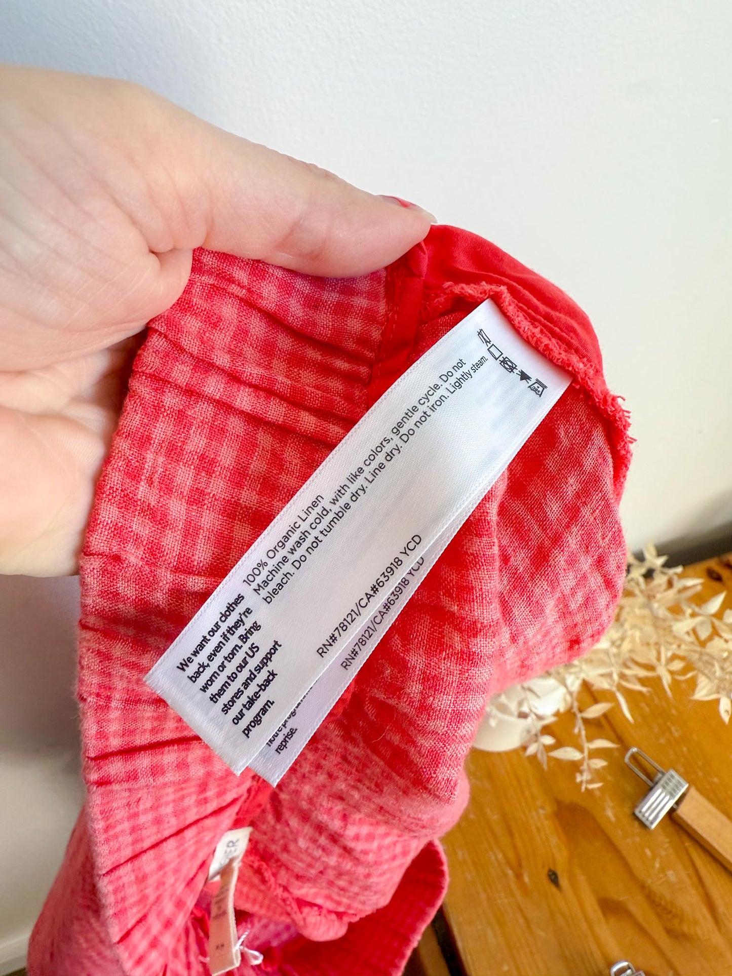 Eileen Fisher "Puckered Organic Linen Shorts in Punk Gingham" (Size M)
