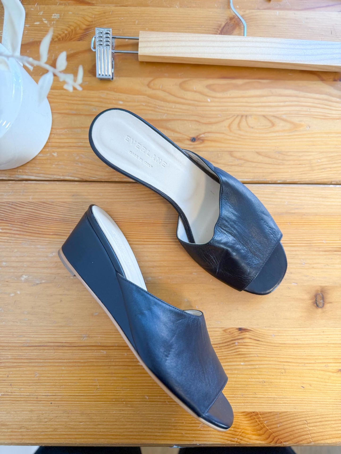 Everlane "The Wedge Leather Mule Sandals in Black" (Size 8)