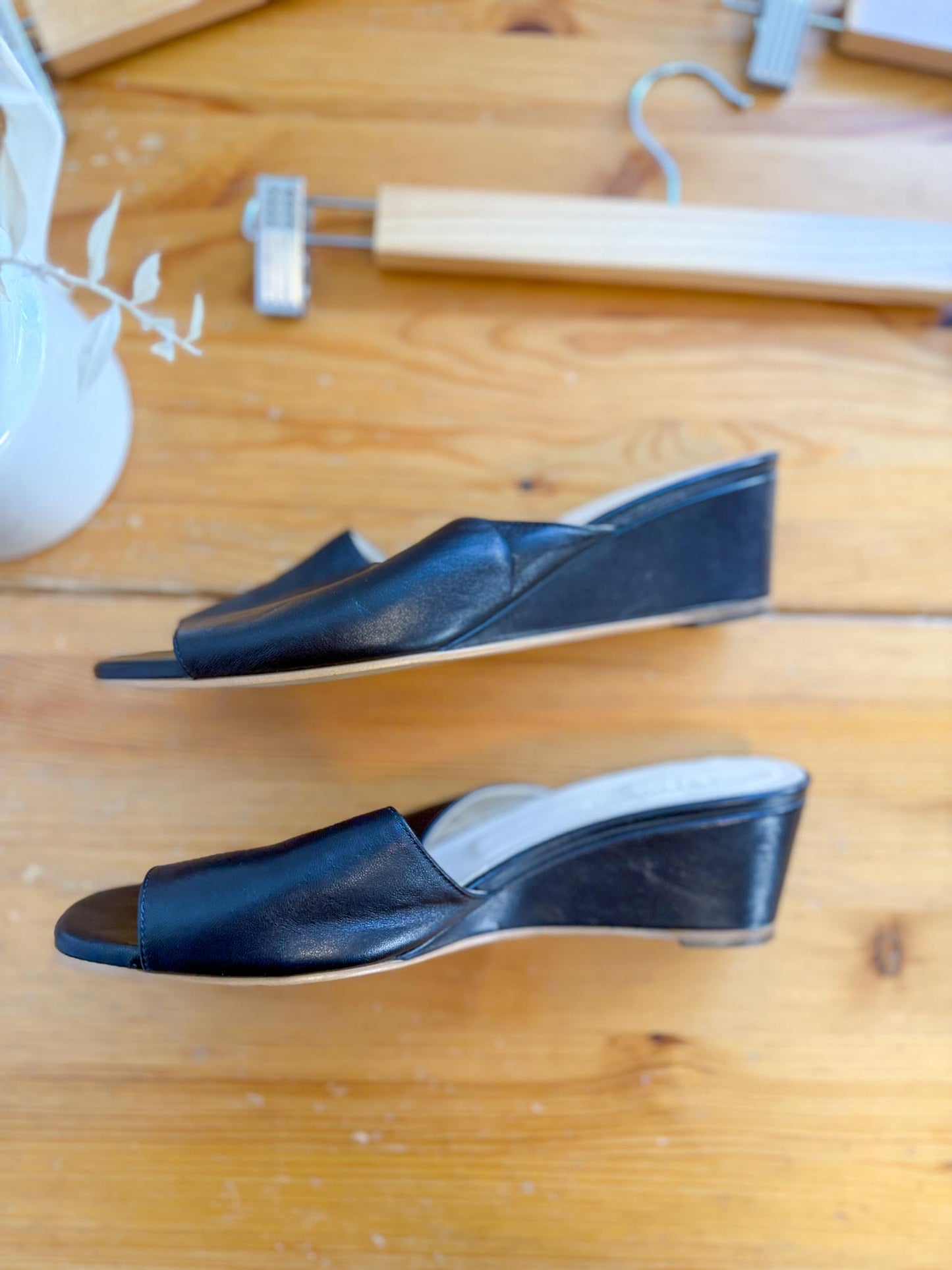 Everlane "The Wedge Leather Mule Sandals in Black" (Size 8)