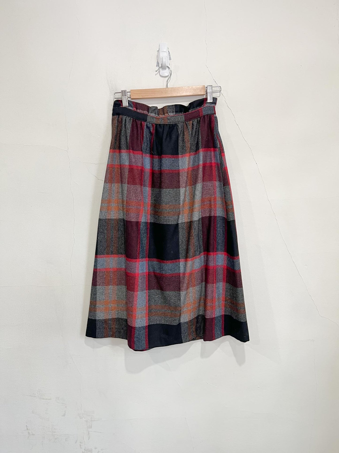 Vintage Plaid Wool Skirt in Black/Red/Grey (Size S)