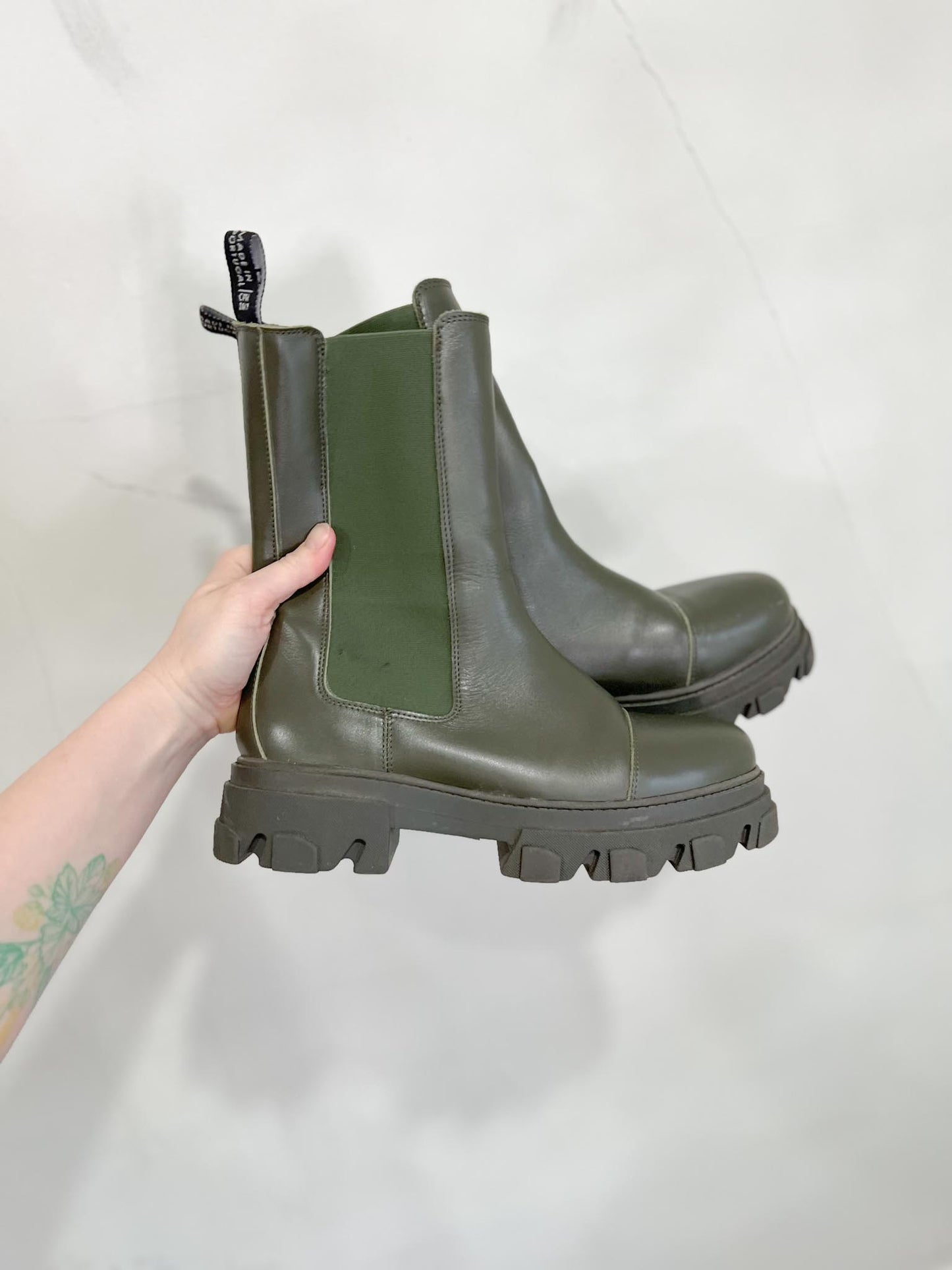 Last Studio "Angie Chelsea Boots in Green" (Size 41)