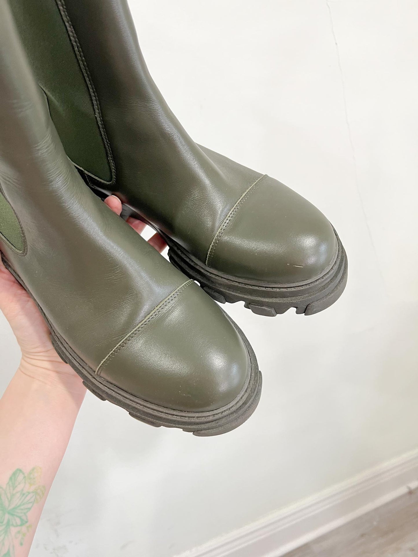 Last Studio "Angie Chelsea Boots in Green" (Size 41)