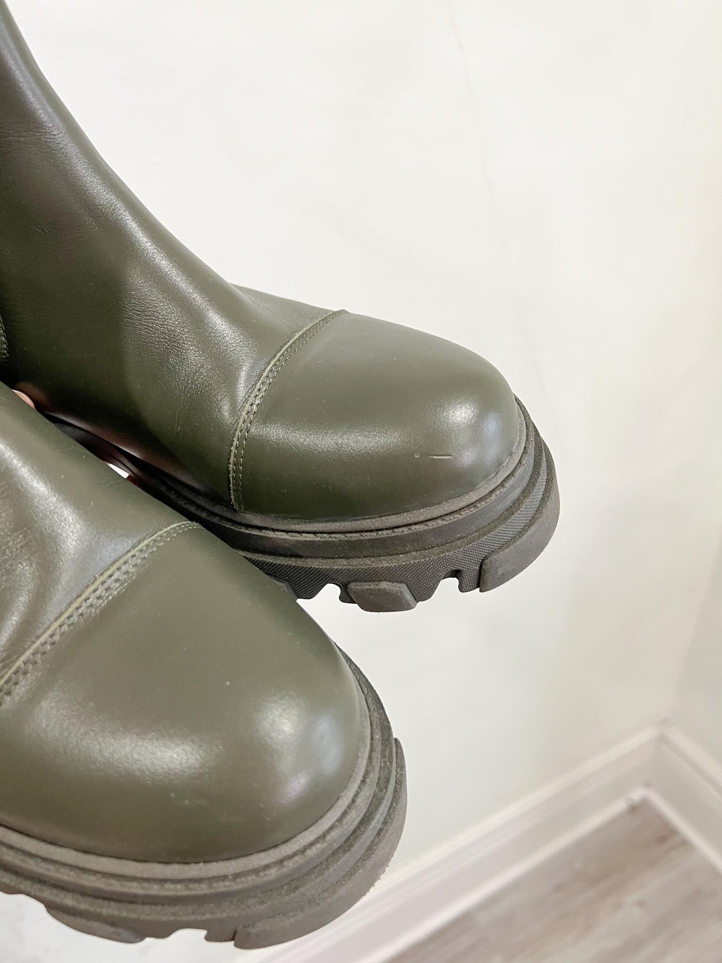 Last Studio "Angie Chelsea Boots in Green" (Size 41)