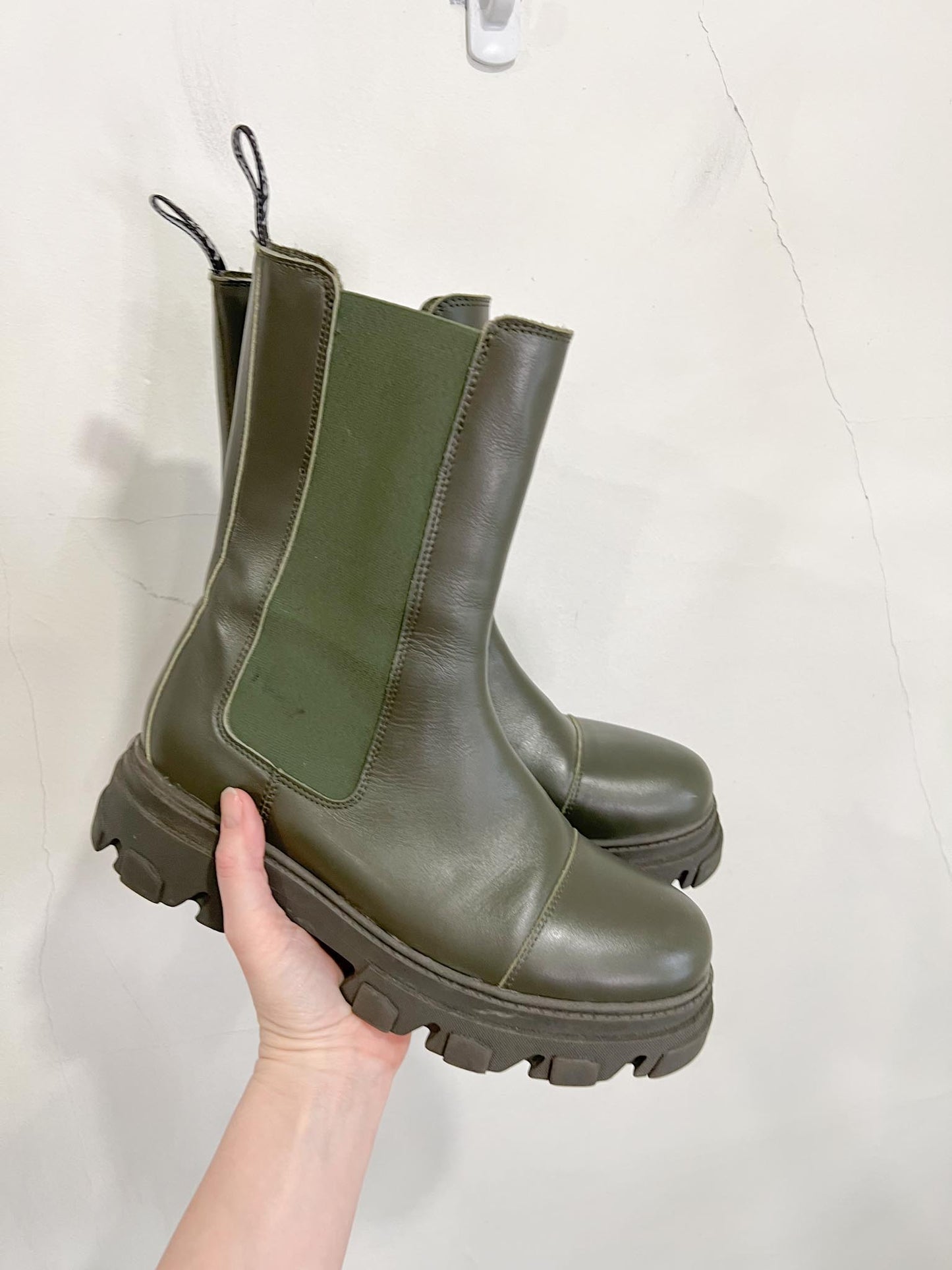 Last Studio "Angie Chelsea Boots in Green" (Size 41)