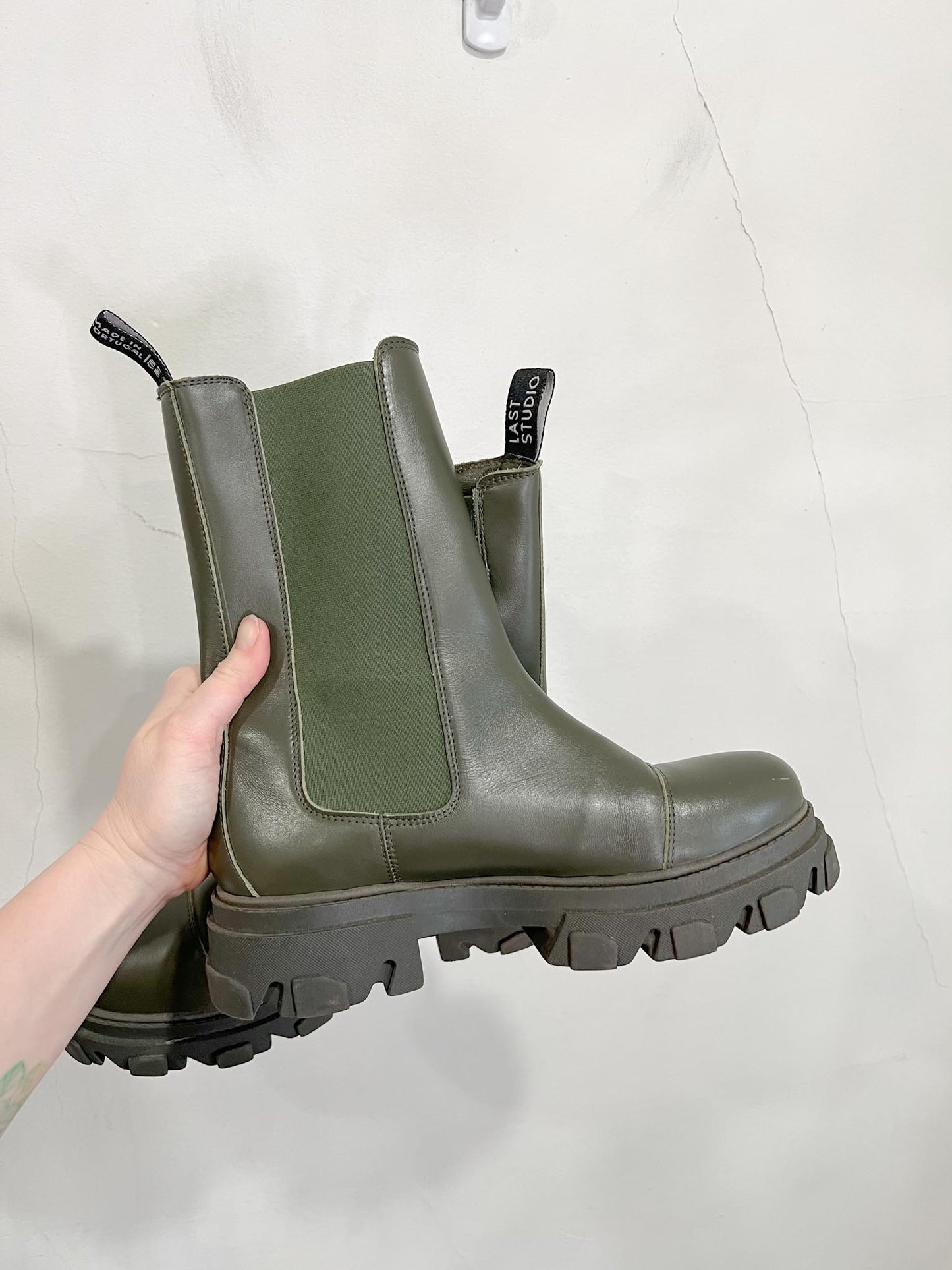 Last Studio "Angie Chelsea Boots in Green" (Size 41)