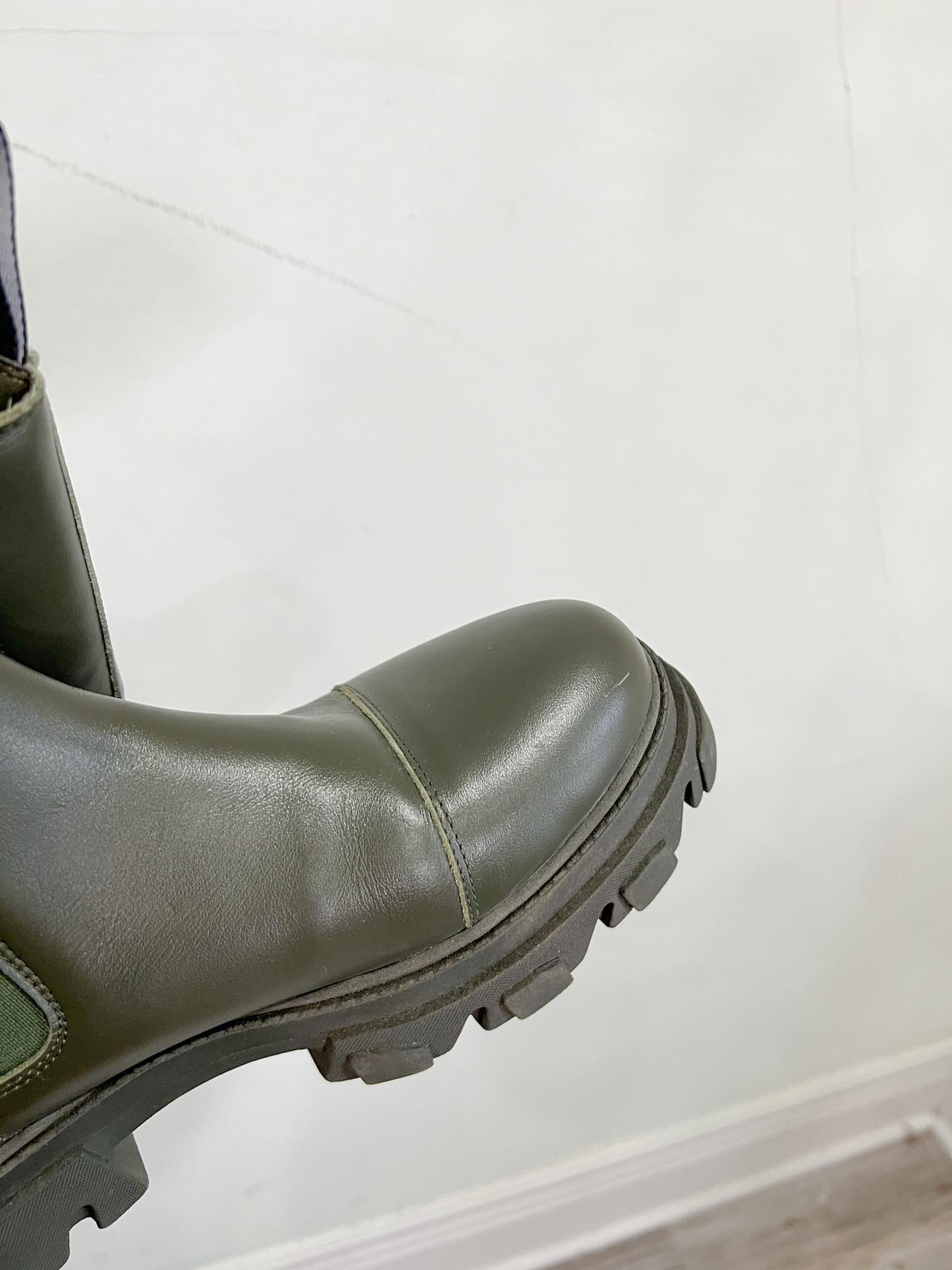 Last Studio "Angie Chelsea Boots in Green" (Size 41)