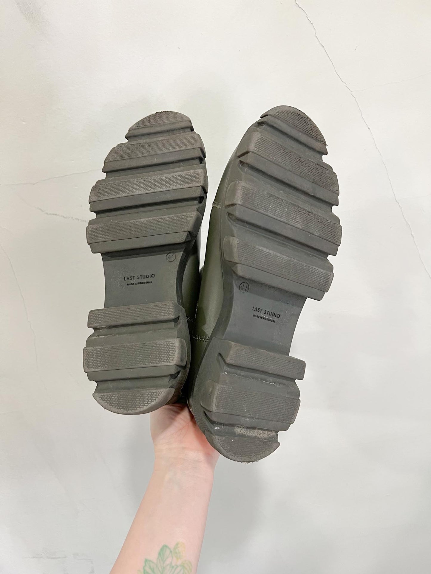 Last Studio "Angie Chelsea Boots in Green" (Size 41)