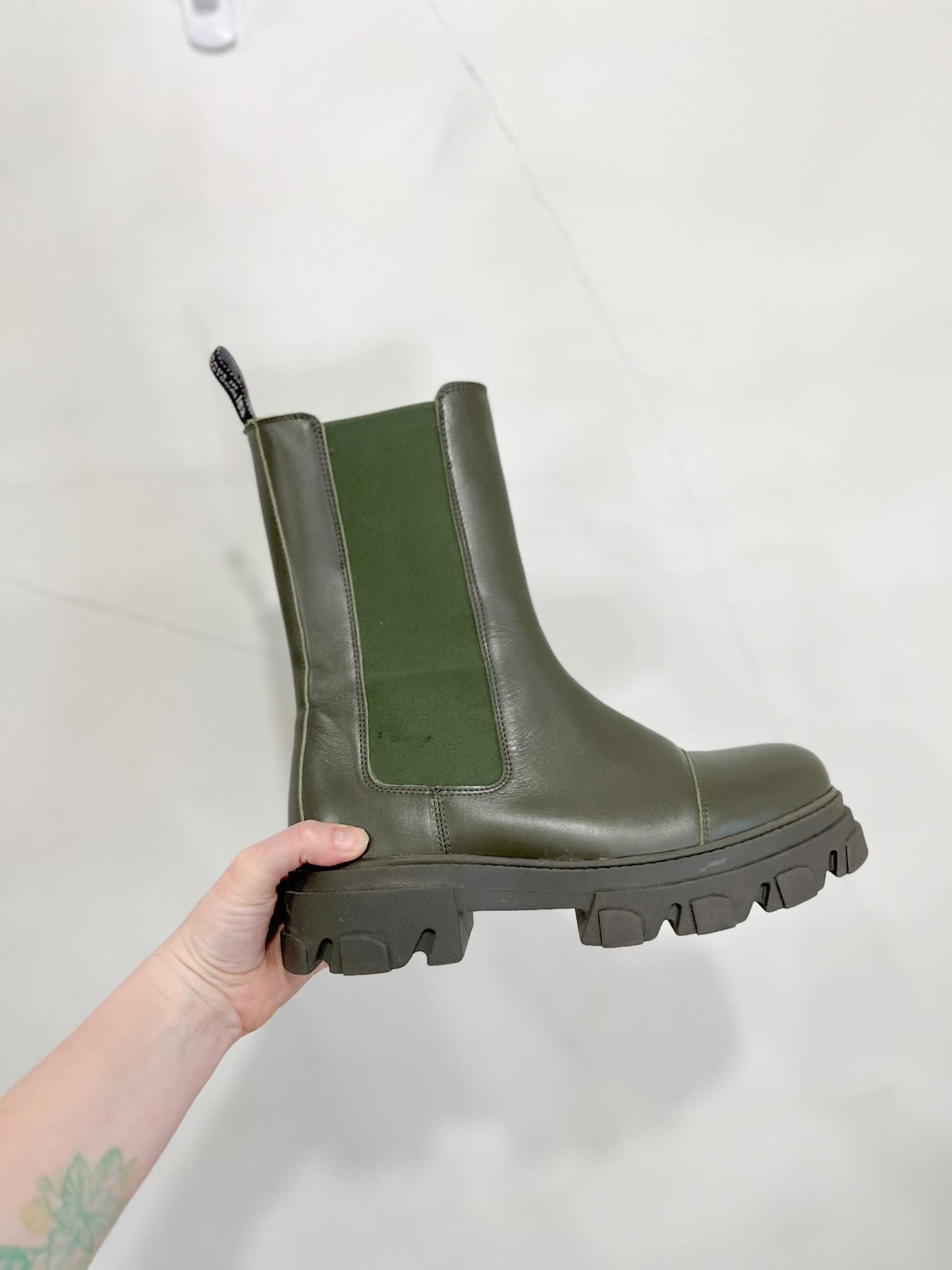 Last Studio "Angie Chelsea Boots in Green" (Size 41)