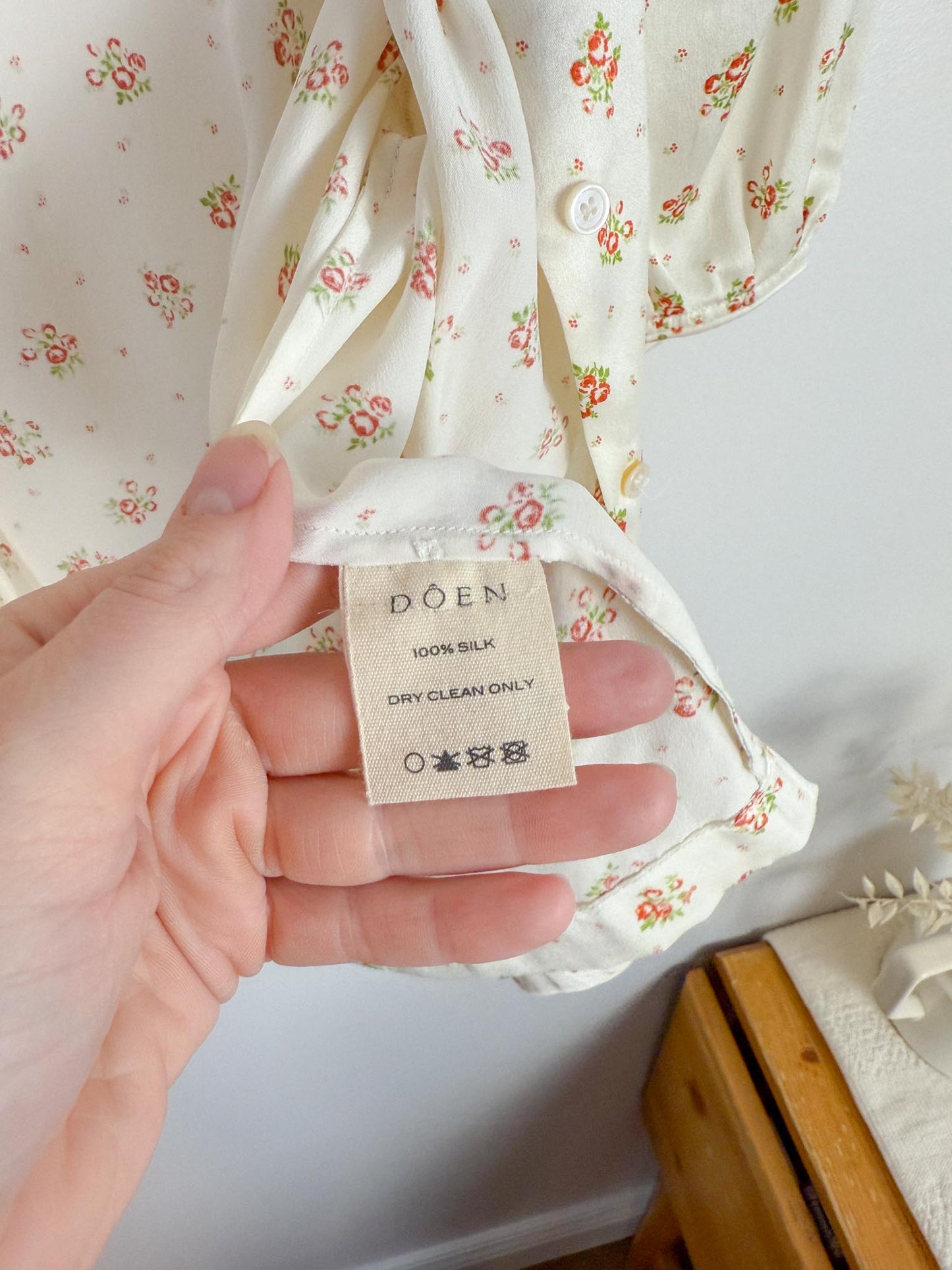 DOEN "Bel Ruffled Silk-charmeuse Blouse in Floral" (Size S)