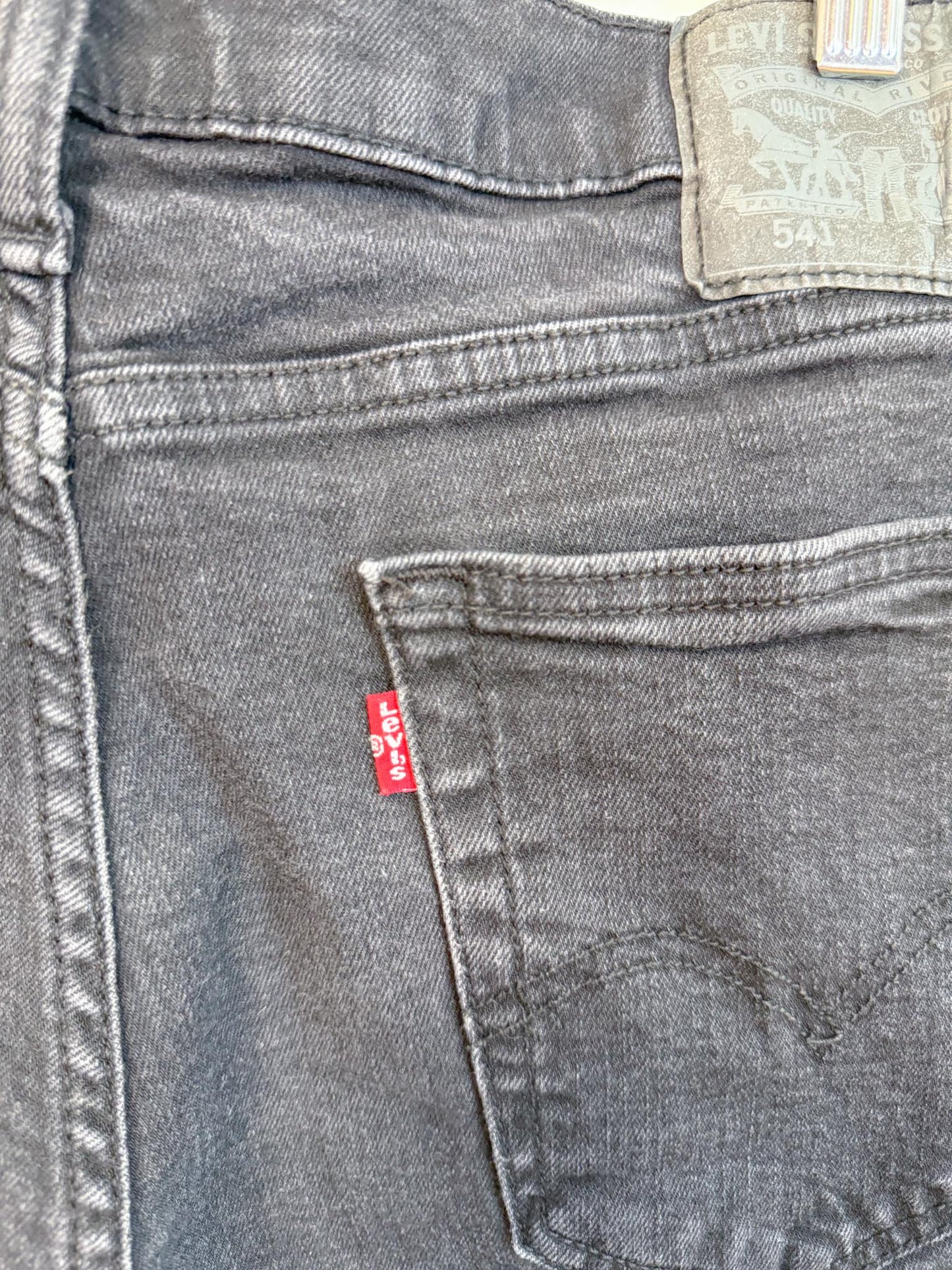 Levi’s Men's 541 Jeans in Black Denim (Size 34)