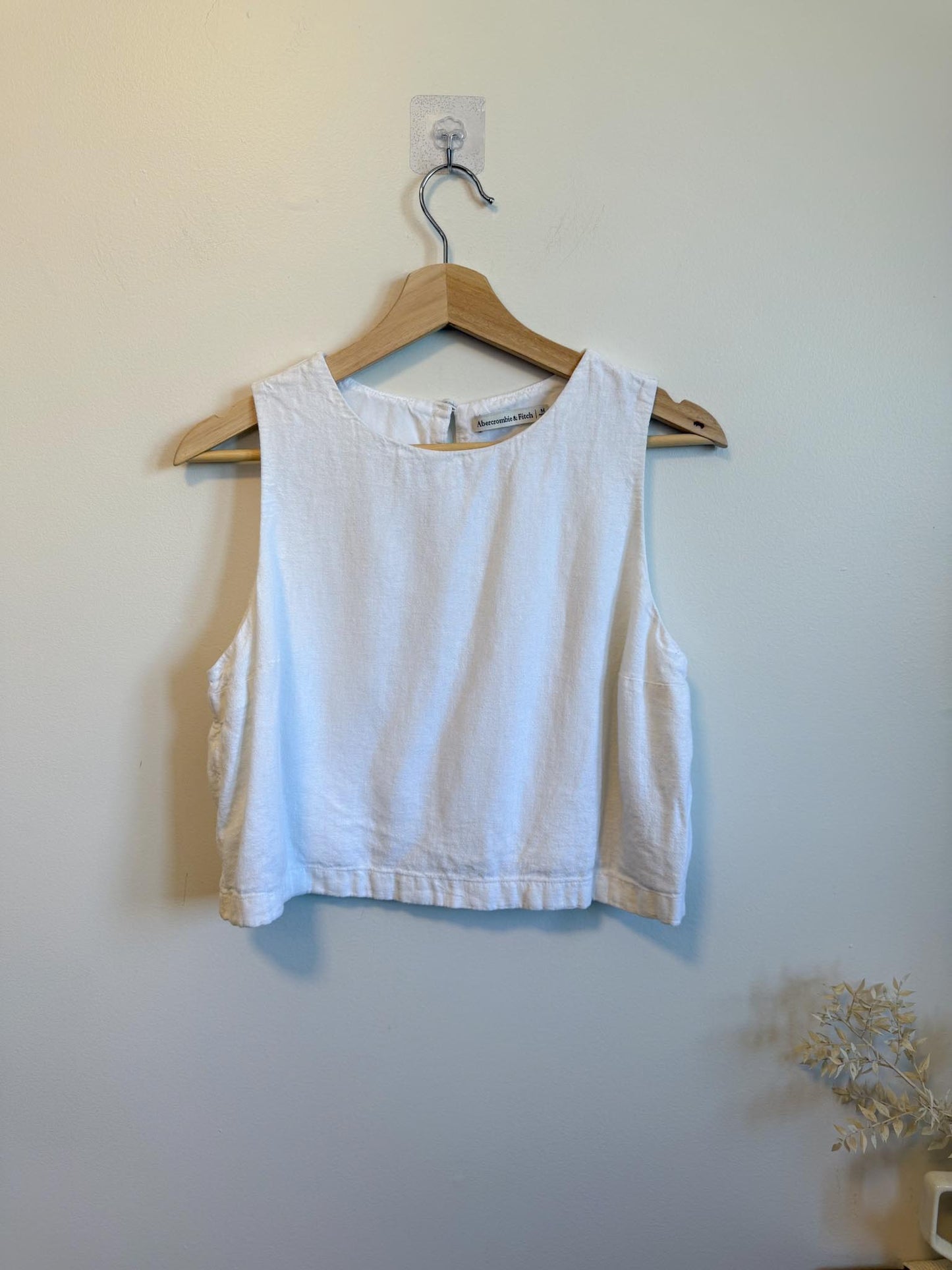 Abercrombie Cropped Linen Tank in White (Size M)