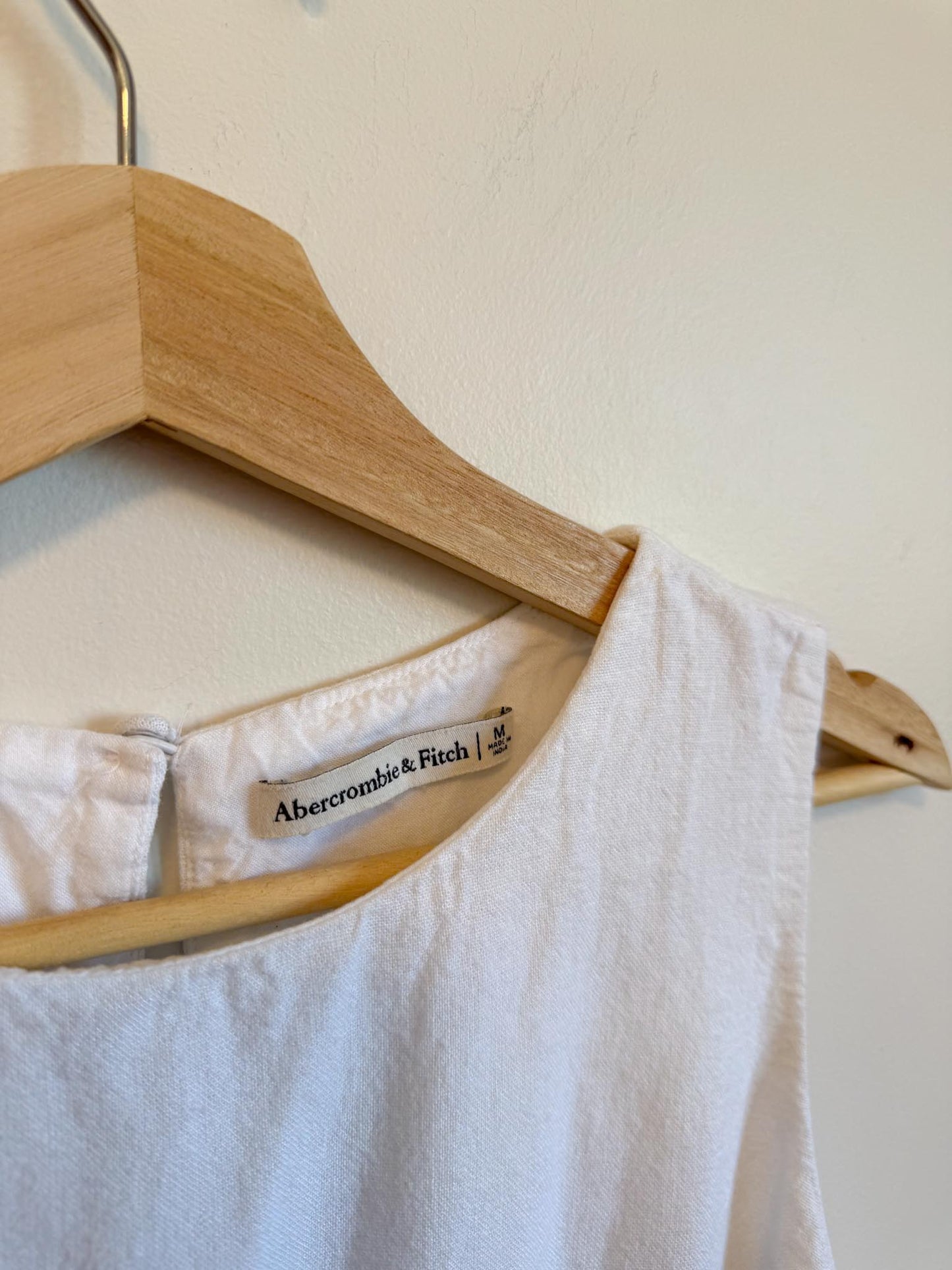 Abercrombie Cropped Linen Tank in White (Size M)