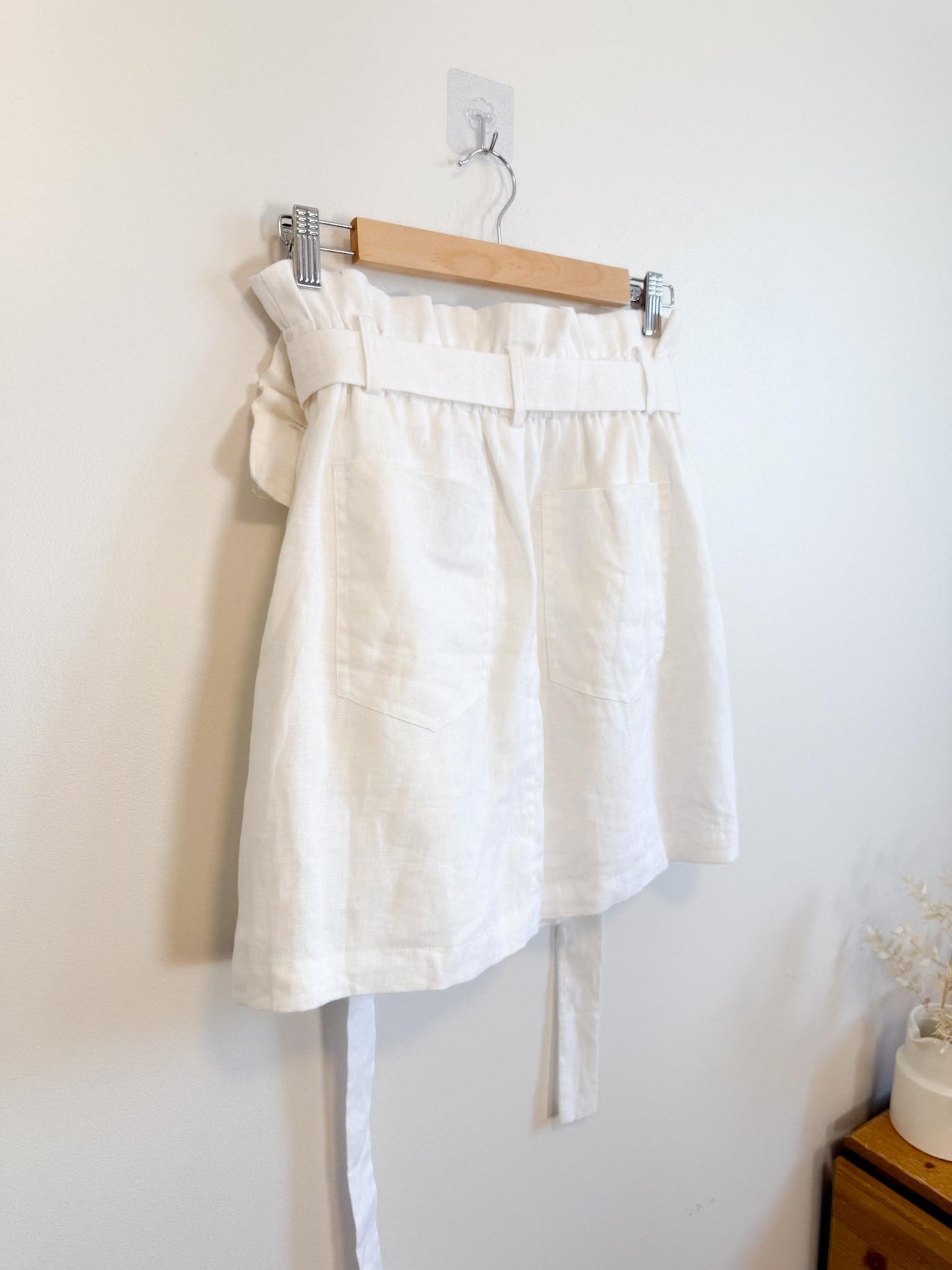 Reformation White Linen Paper Bag Mini Skirt in White (Size S/M)