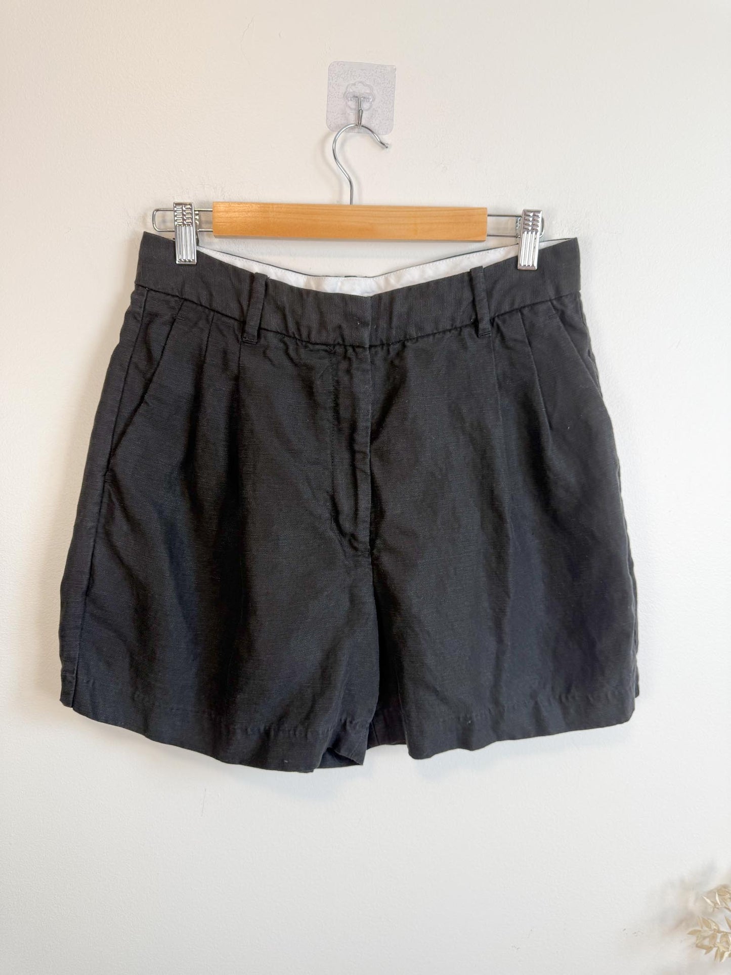 Wilfred "The Effortless Short™ in Black" (Size 8/10)