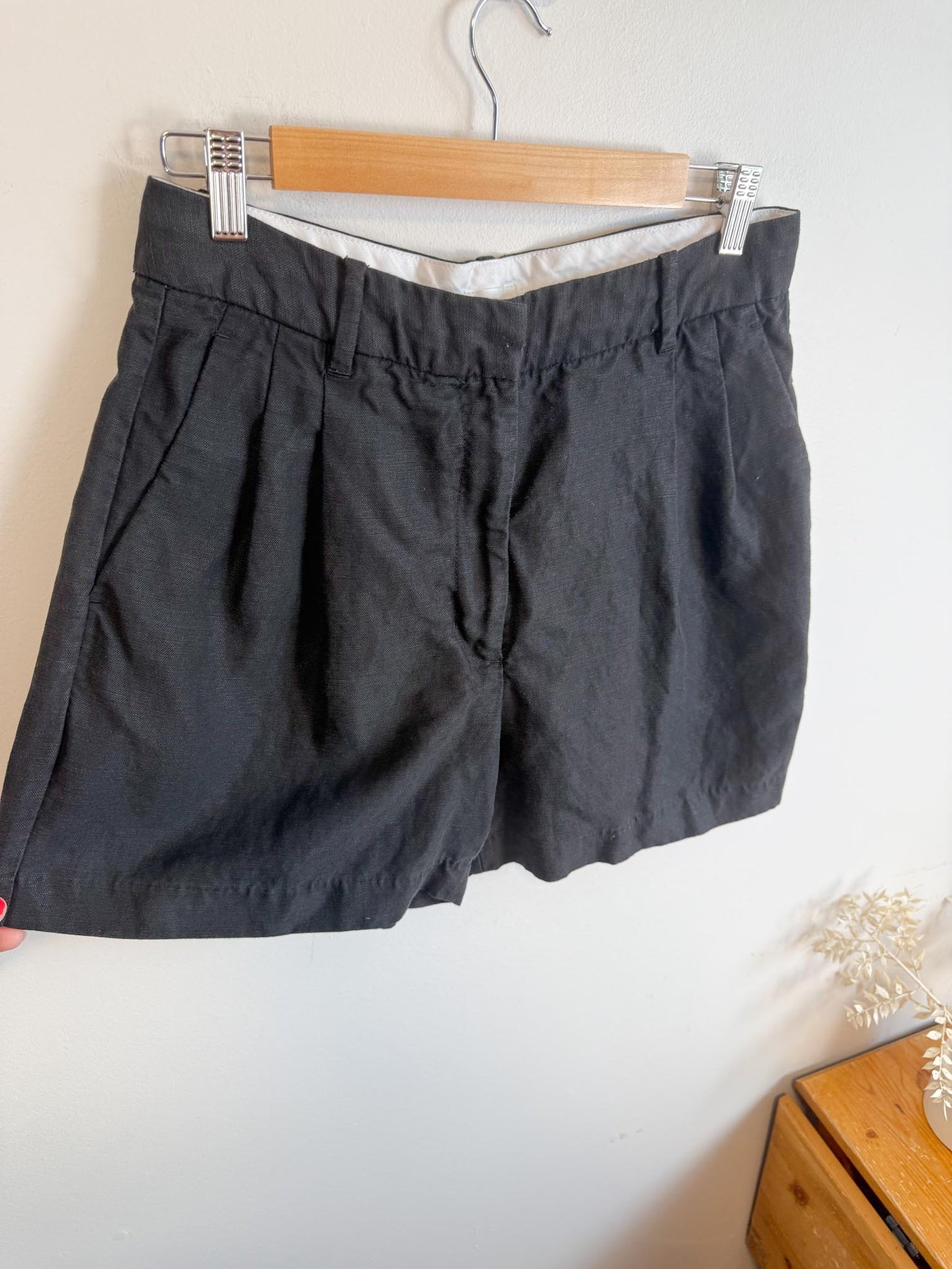 Wilfred "The Effortless Short™ in Black" (Size 8/10)