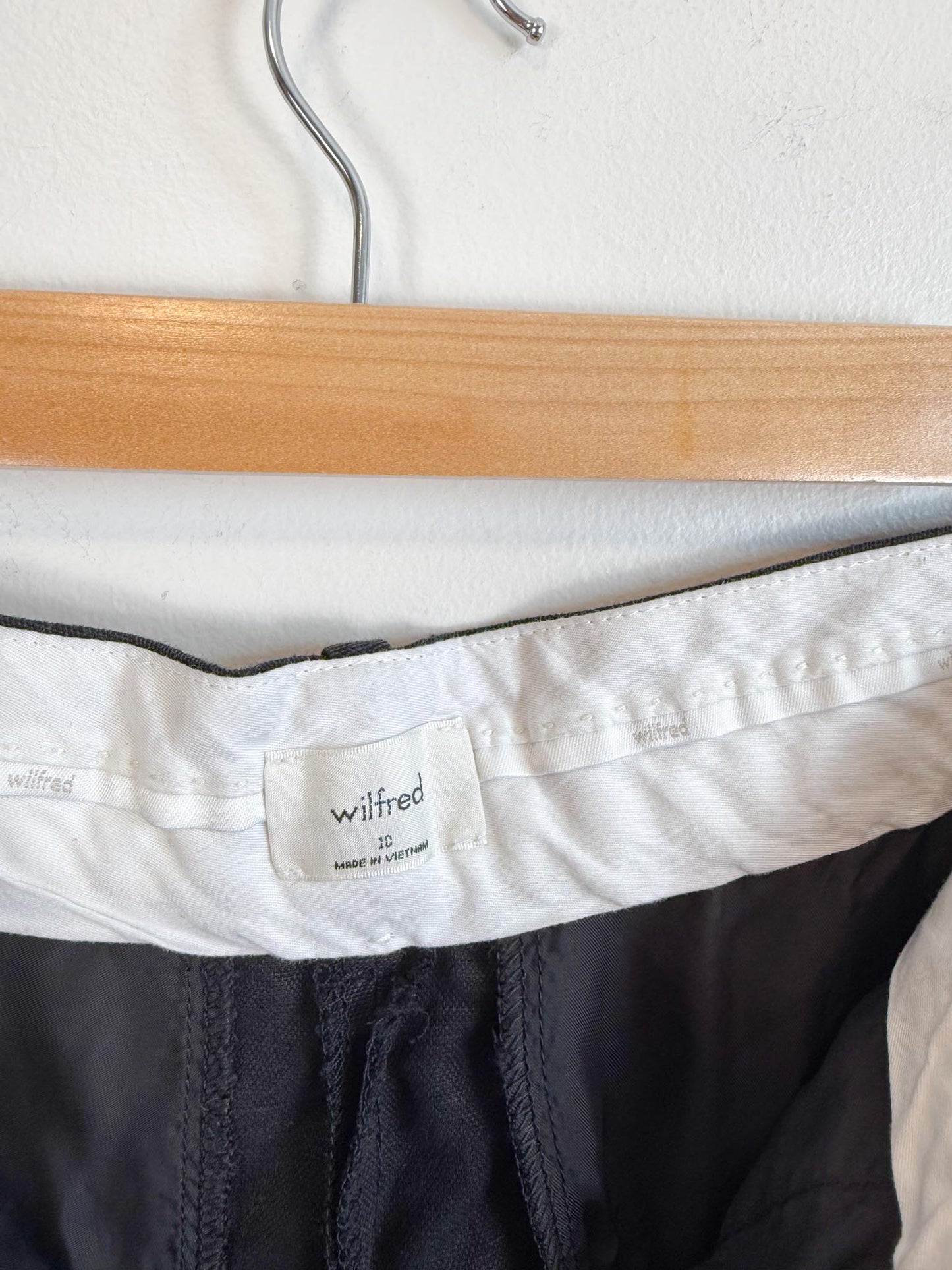Wilfred "The Effortless Short™ in Black" (Size 8/10)