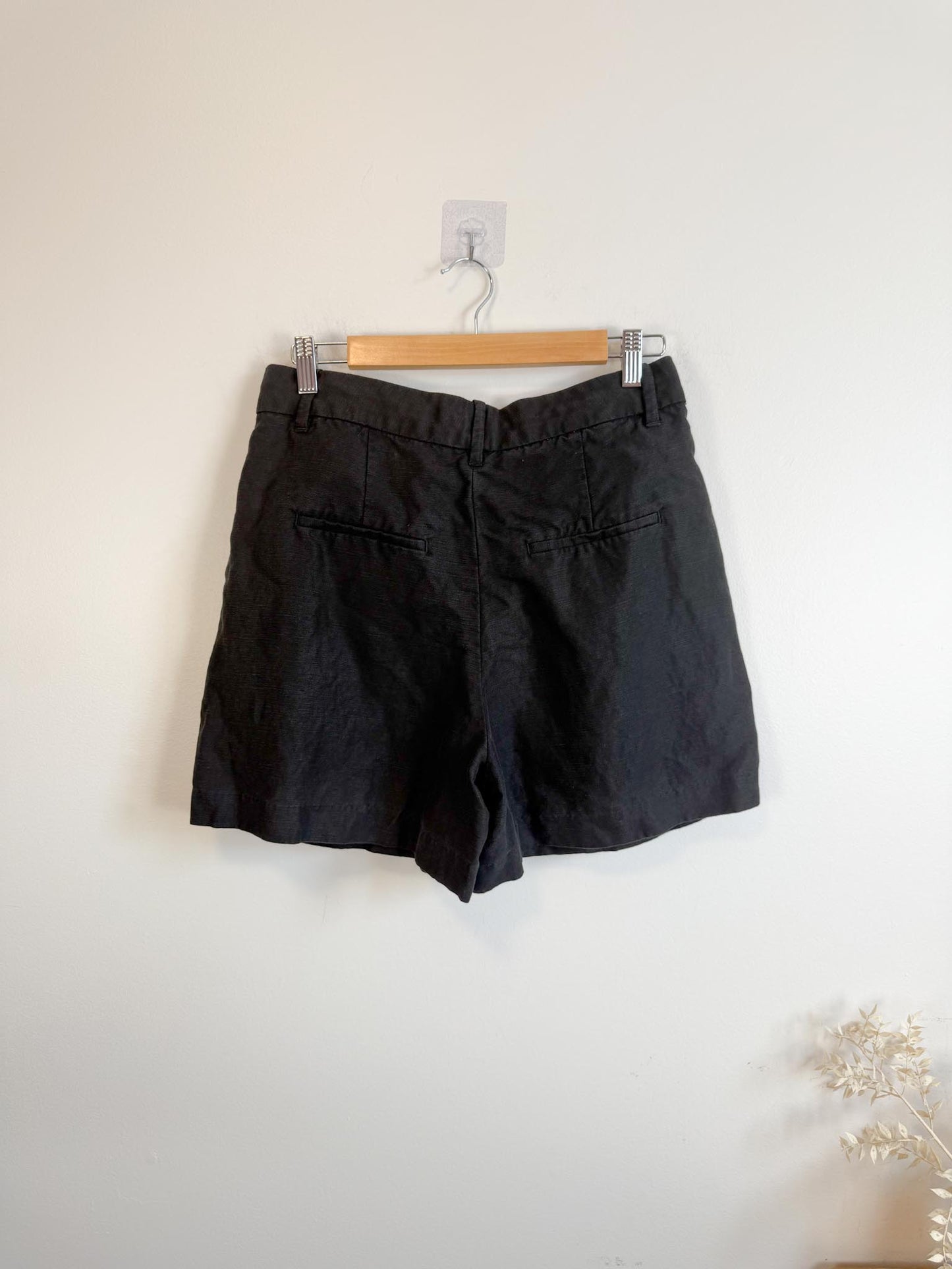 Wilfred "The Effortless Short™ in Black" (Size 8/10)