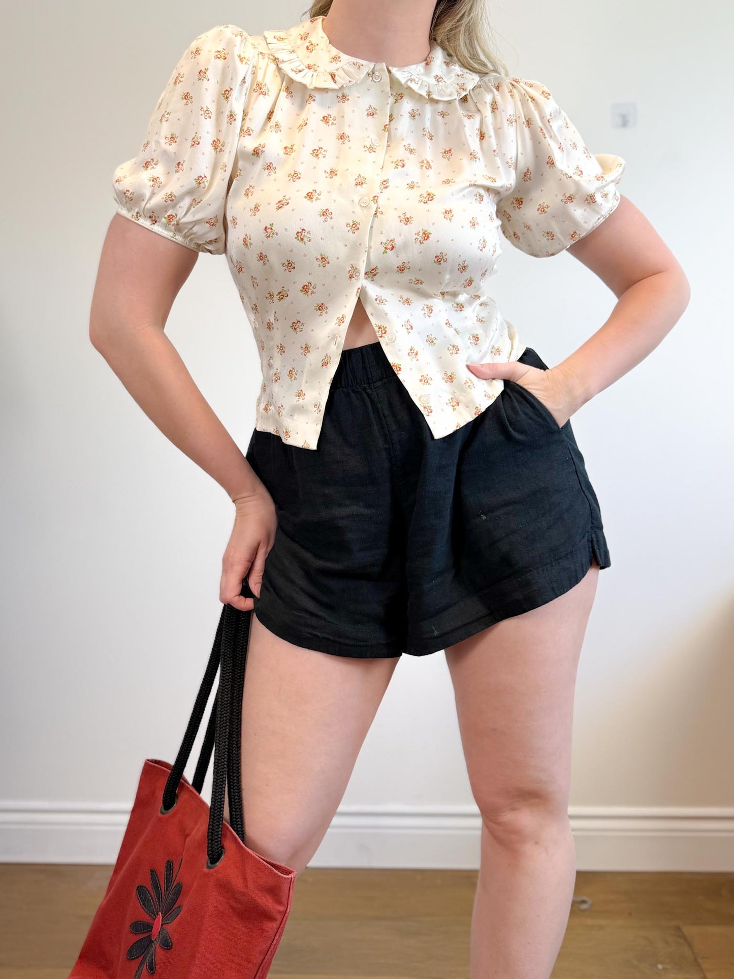 DOEN "Bel Ruffled Silk-charmeuse Blouse in Floral" (Size S)