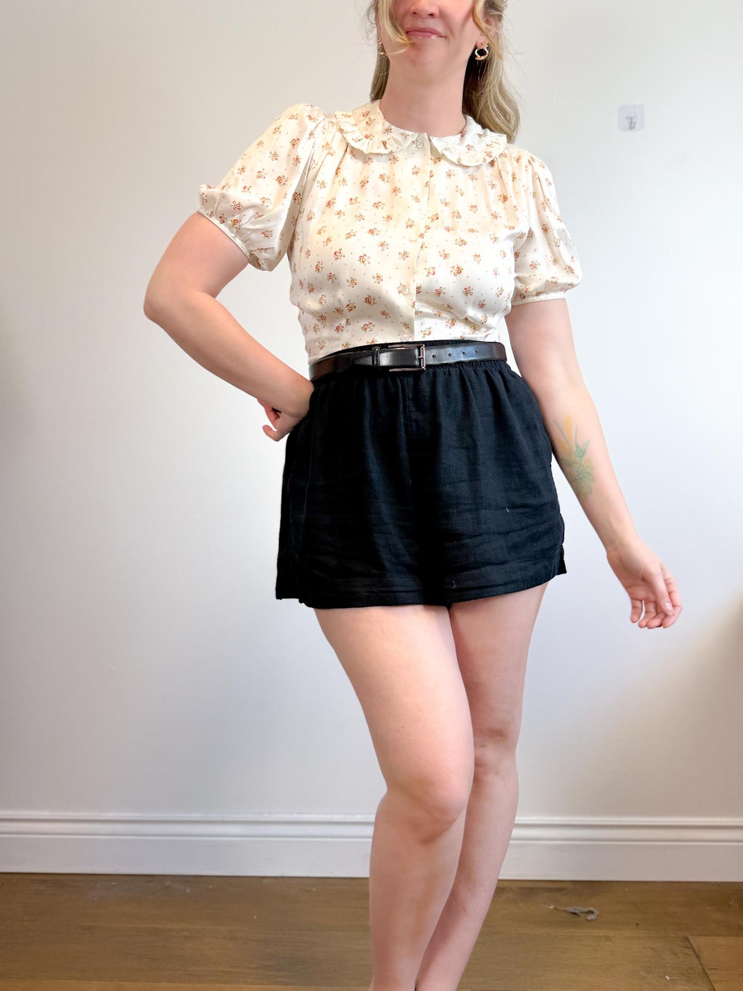 DOEN "Bel Ruffled Silk-charmeuse Blouse in Floral" (Size S)