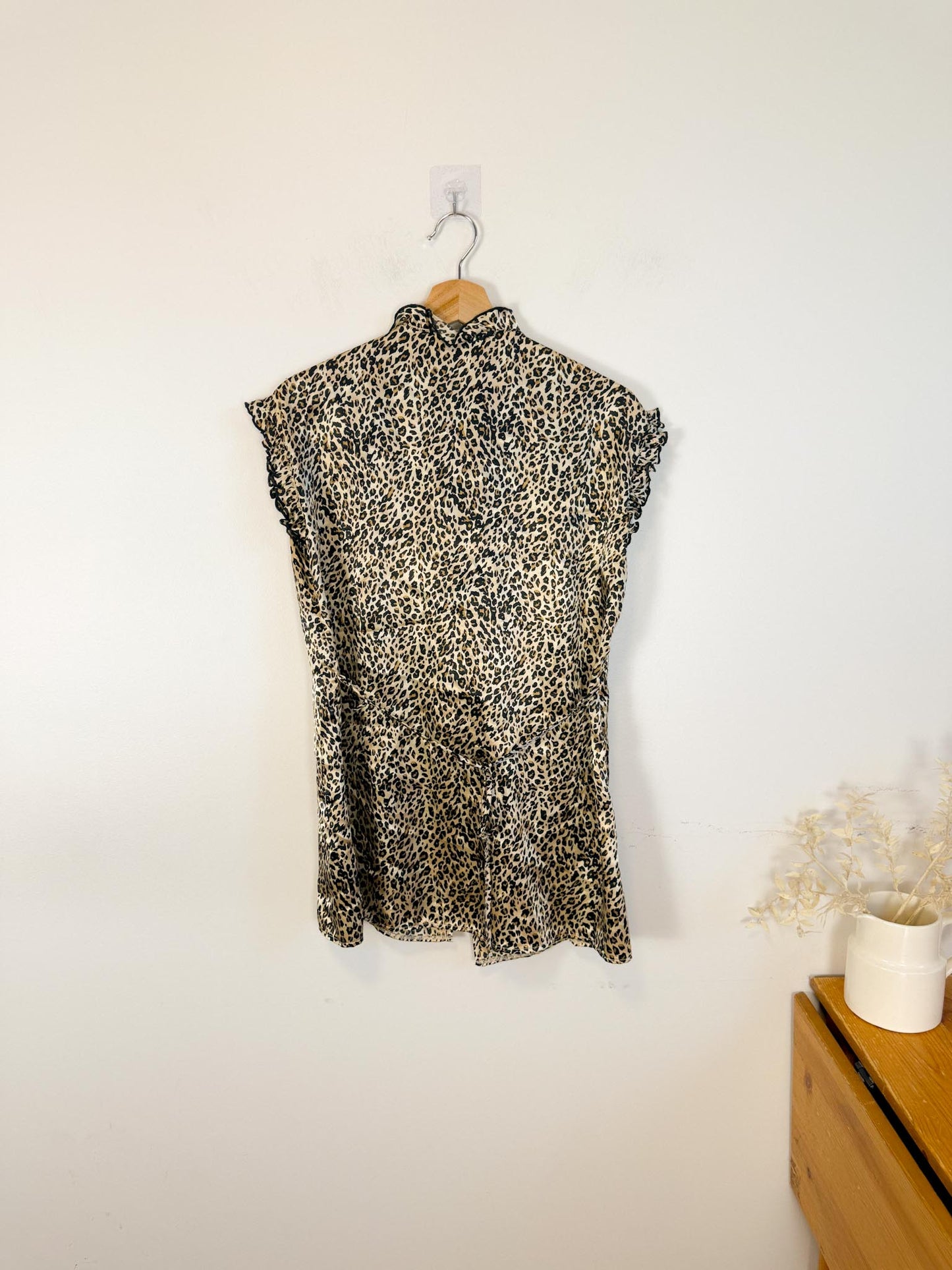 Vintage Leopard Print Blouse with Front Tie (Size L)